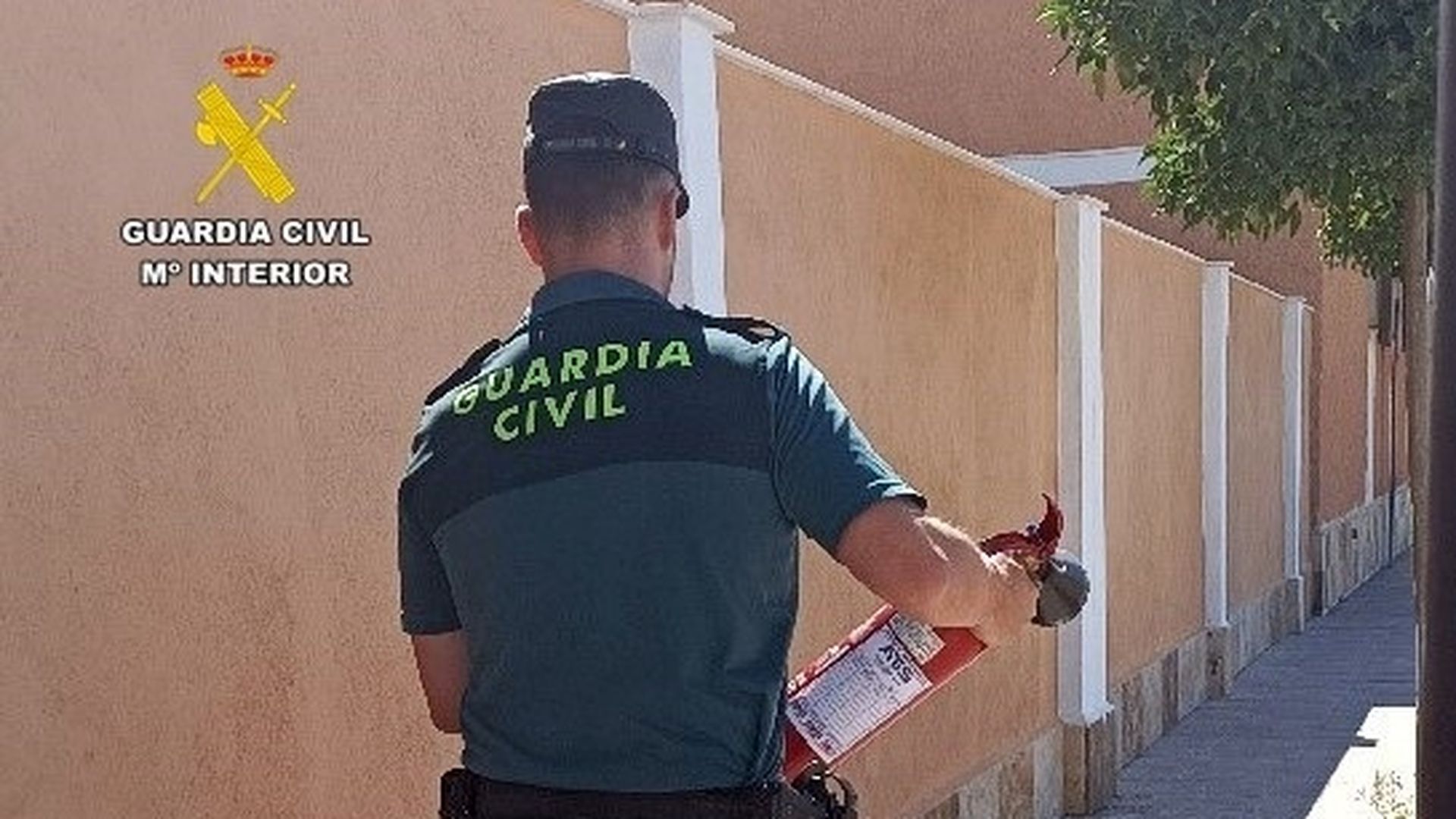 Detenida y acusada de incendiar la casa de sus vecinos en Húercar-Overa, en Almería: la familia estaba dentro Detenida y acusada de incendiar la casa de sus vecinos en Húercar-Overa, en Almería: la familia estaba dentro