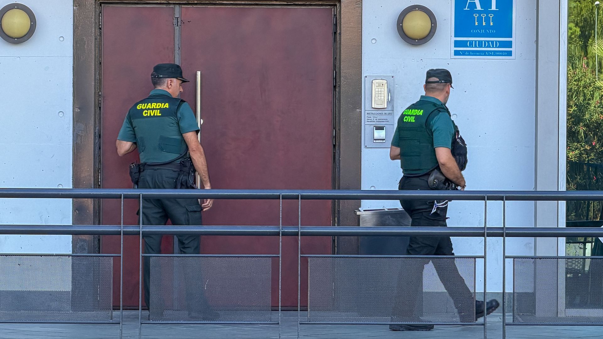 El acusado de asesinar a una mujer en Bormujos agrede a tres funcionarios al llegar a la prisión El acusado de asesinar a una mujer en Bormujos agrede a tres funcionarios al llegar a la prisión