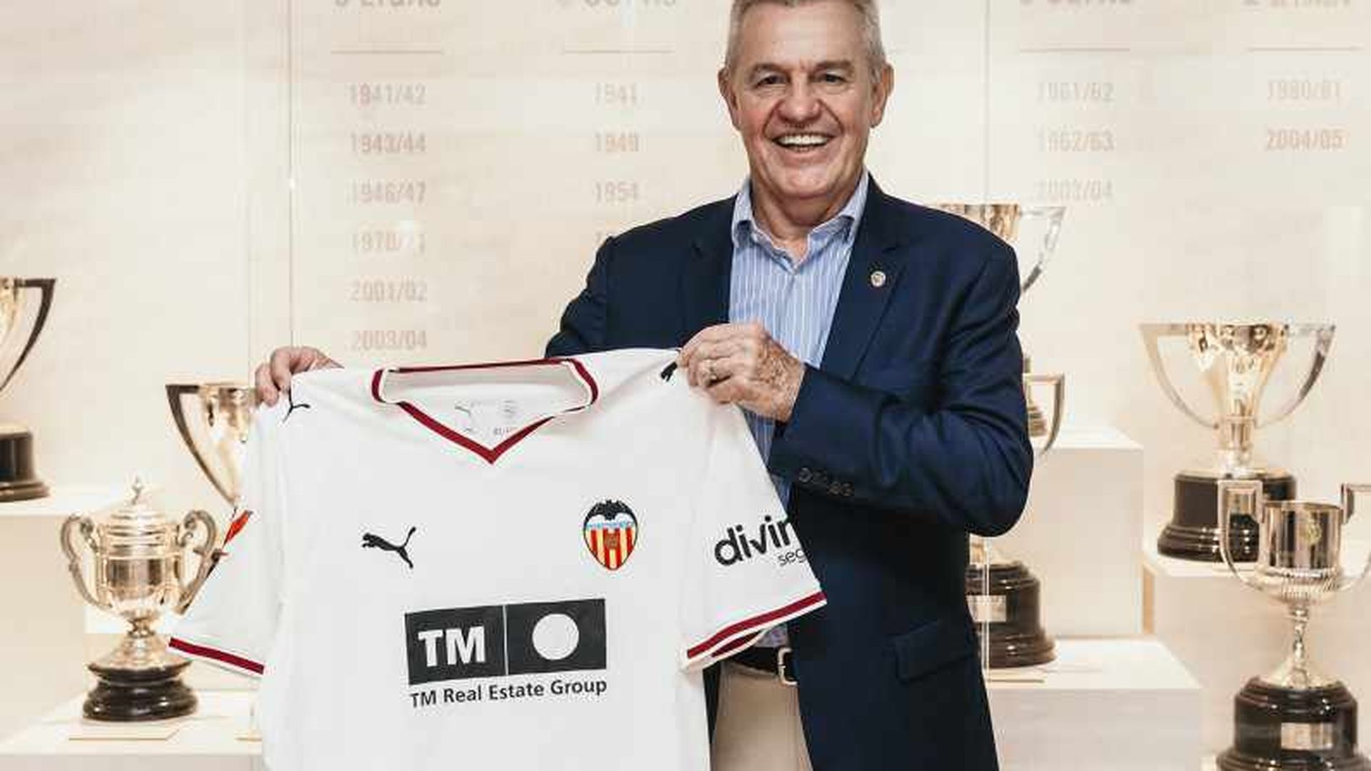Javier Aguirre en su presentación con el Valencia CF