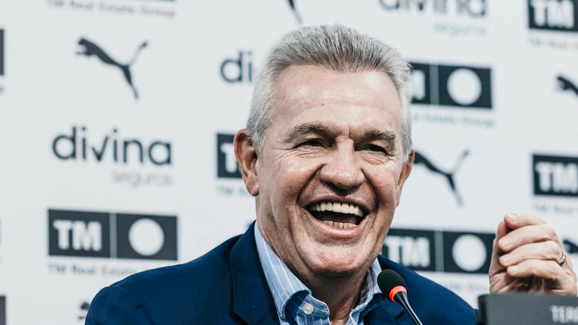Javier Aguirre en su presentación con el Valencia CF