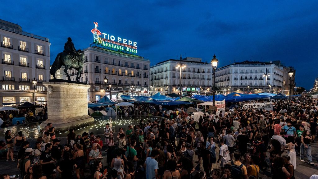 La acampada en Sol continúa con la vista puesta en el 'decreto Maricarmen': "Estamos haciendo historia"