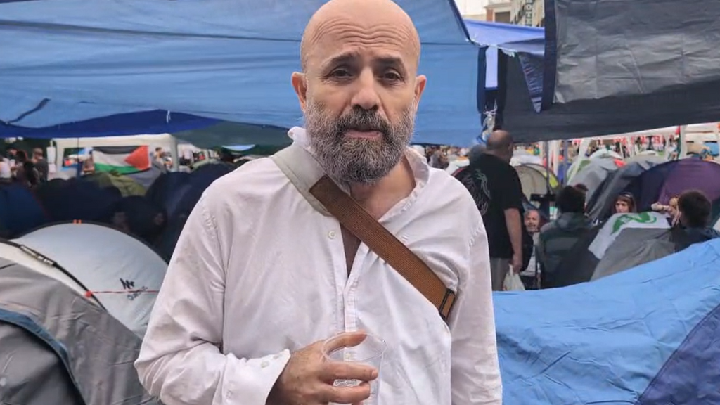 La historia de Samer Lakis, uno de los acampados en la Puerta del Sol: "Mañana voy a iniciar una huelga de hambre indefinida"