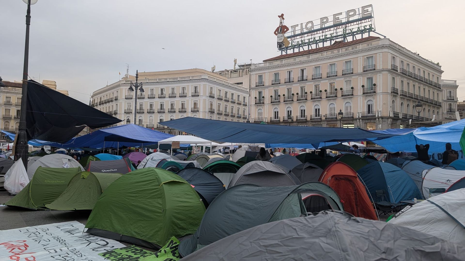 Nueva jornada de protesta en la acampada de la Puerta de El Sol de Madrid por el 'decreto Maricarmen'