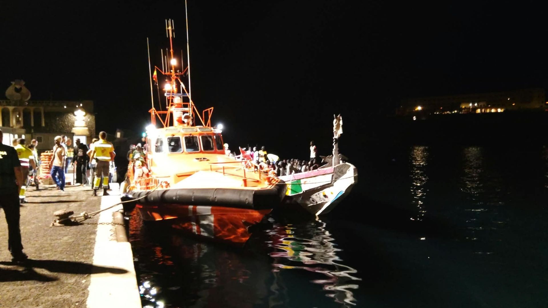 Salvamento Marítimo rescata a más de 500 personas que llegaron en tres cayucos a La Restinga, El Hierro Salvamento Marítimo rescata a más de 500 personas que llegaron en tres cayucos a La Restinga, El Hierro