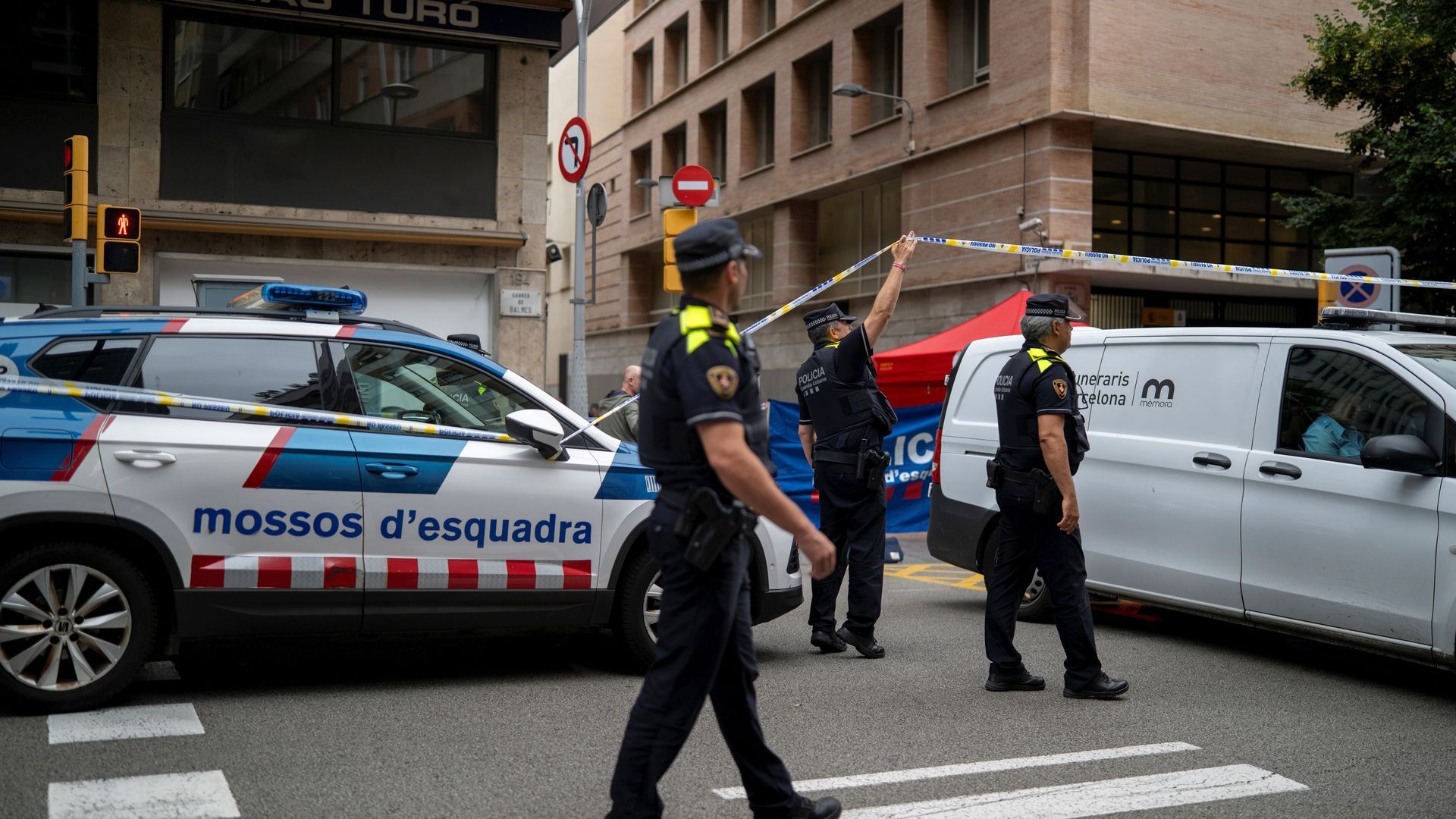Secuestran a un hombre en una calle de Calella, Barcelona: los Mossos encontraron 200 euros en el interior de su coche Secuestran a un hombre en una calle de Calella, Barcelona: los Mossos encontraron 200 euros en el interior de su coche