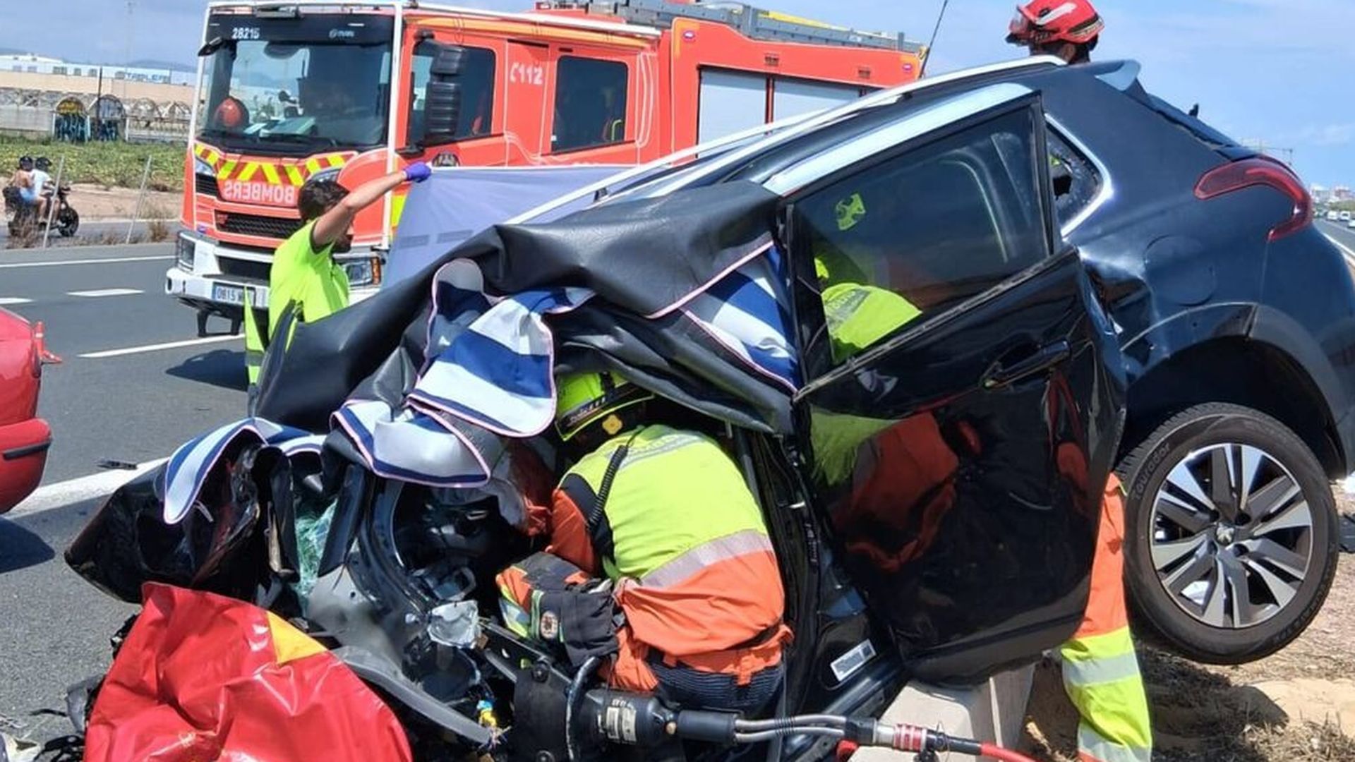 Accidente mortal entre siete vehículos en la V-21 en Foios (Valencia) Accidente mortal entre siete vehículos en la V-21 en Foios (Valencia)