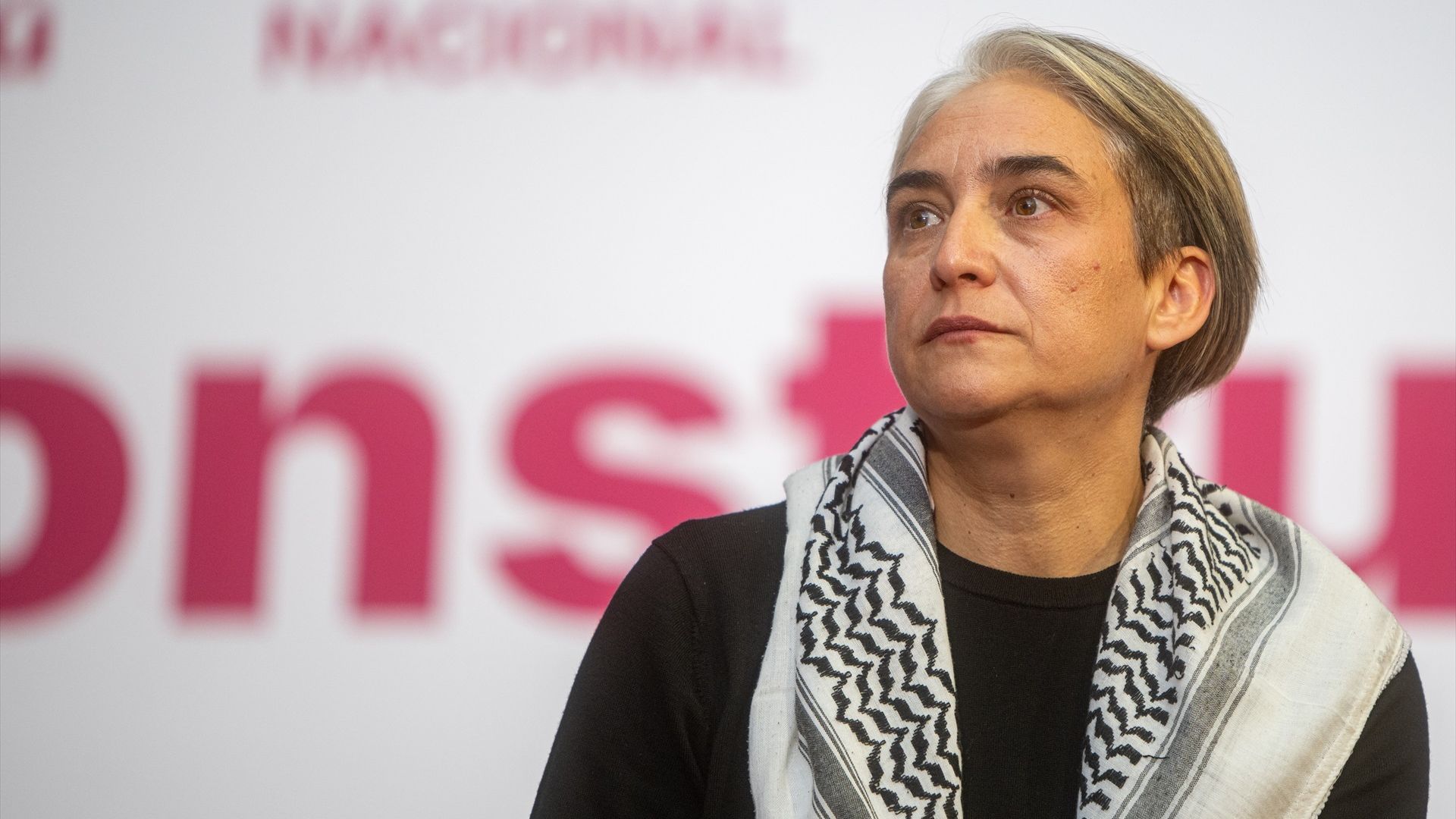 Ada Colau deja el piso de alquiler en el que vivía con sus dos hijos: "Con un sueldo no podía" Ada Colau deja el piso de alquiler en el que vivía con sus dos hijos: "Con un sueldo no podía"