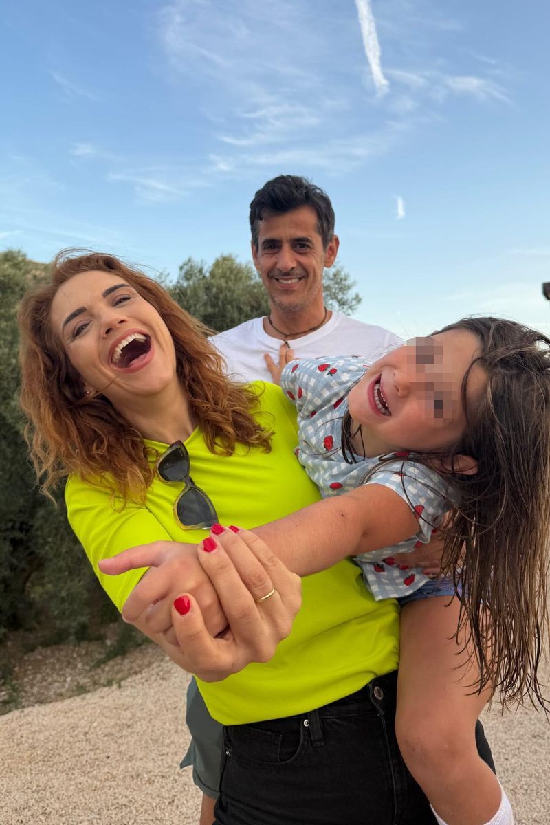 Brenda, la hija pequeña de Víctor Janeiro y Beatriz Trapote, es la "princesa de la casa"