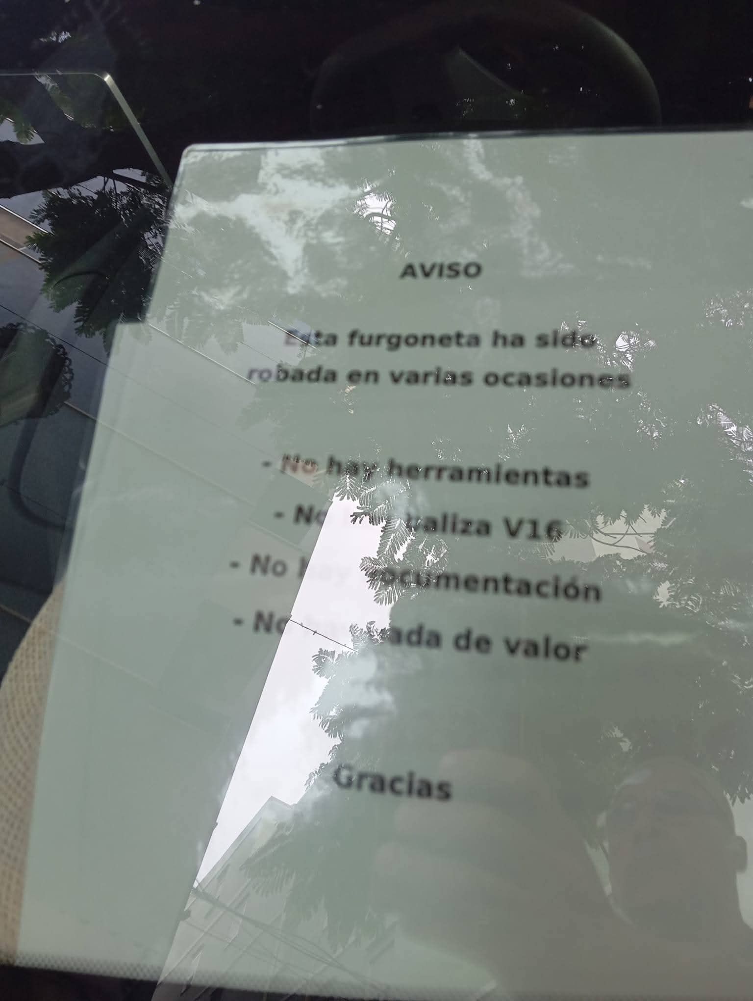 Cartel en furgoneta