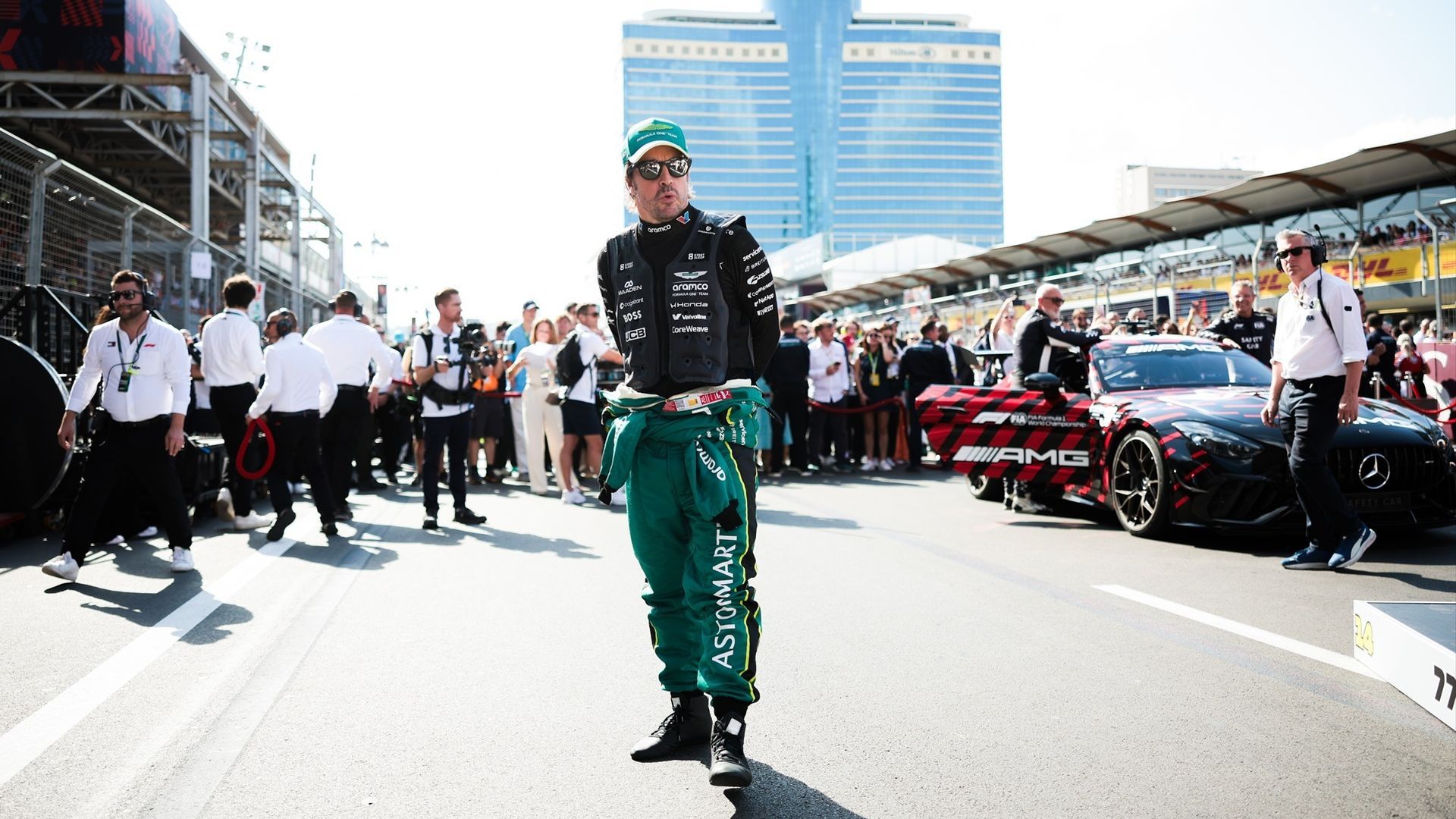 Fernando Alonso en la parrilla de salida antes del Gran Premio de Azerbaiyán