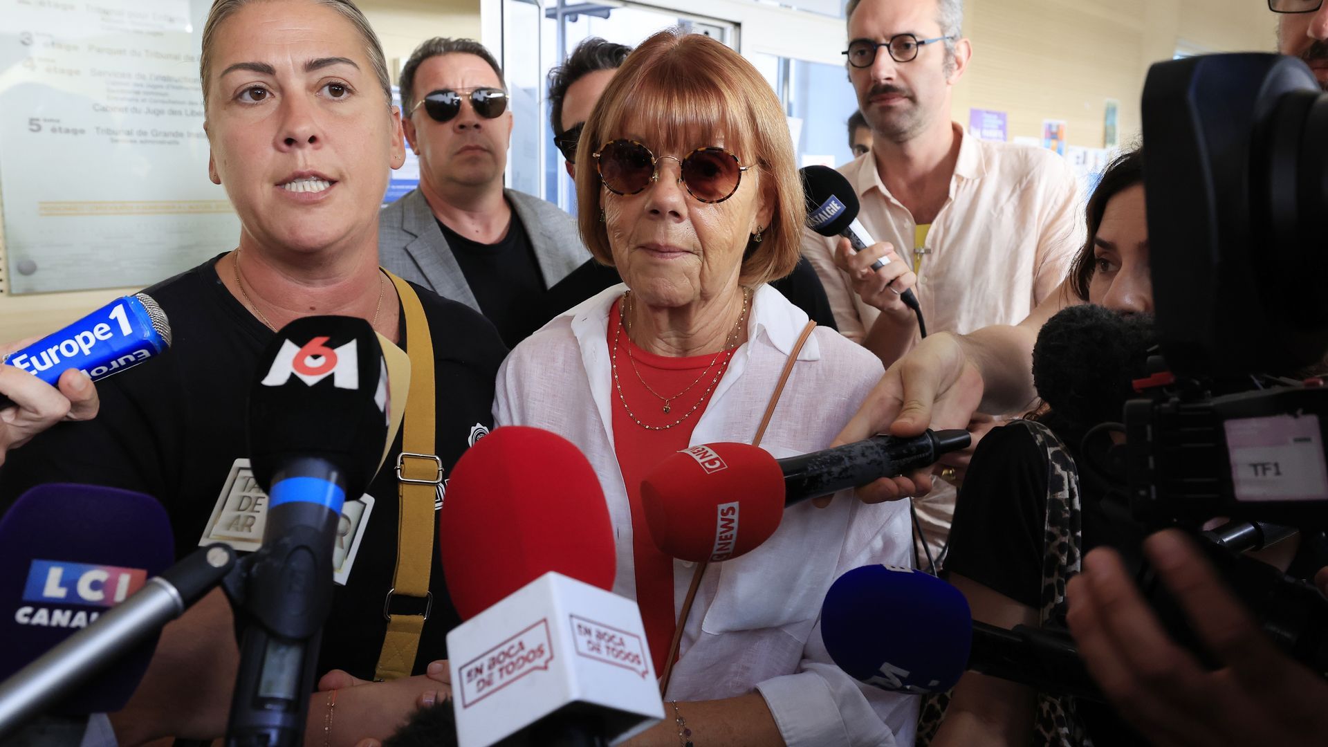 Gisèle Pelicot y su hija Caroline unen fuerzas en una campaña contra la sumisión química: "Hoy somos combatientes" Gisèle Pelicot y su hija Caroline unen fuerzas en una campaña contra la sumisión química: "Hoy somos combatientes"