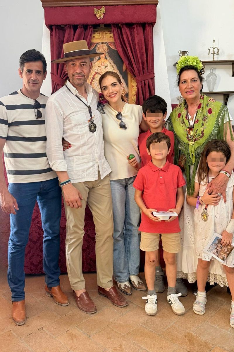 La familia numerosa de Víctor Janeiro y Beatriz Trapote: sus tres hijos, Víctor, Oliver y Brenda