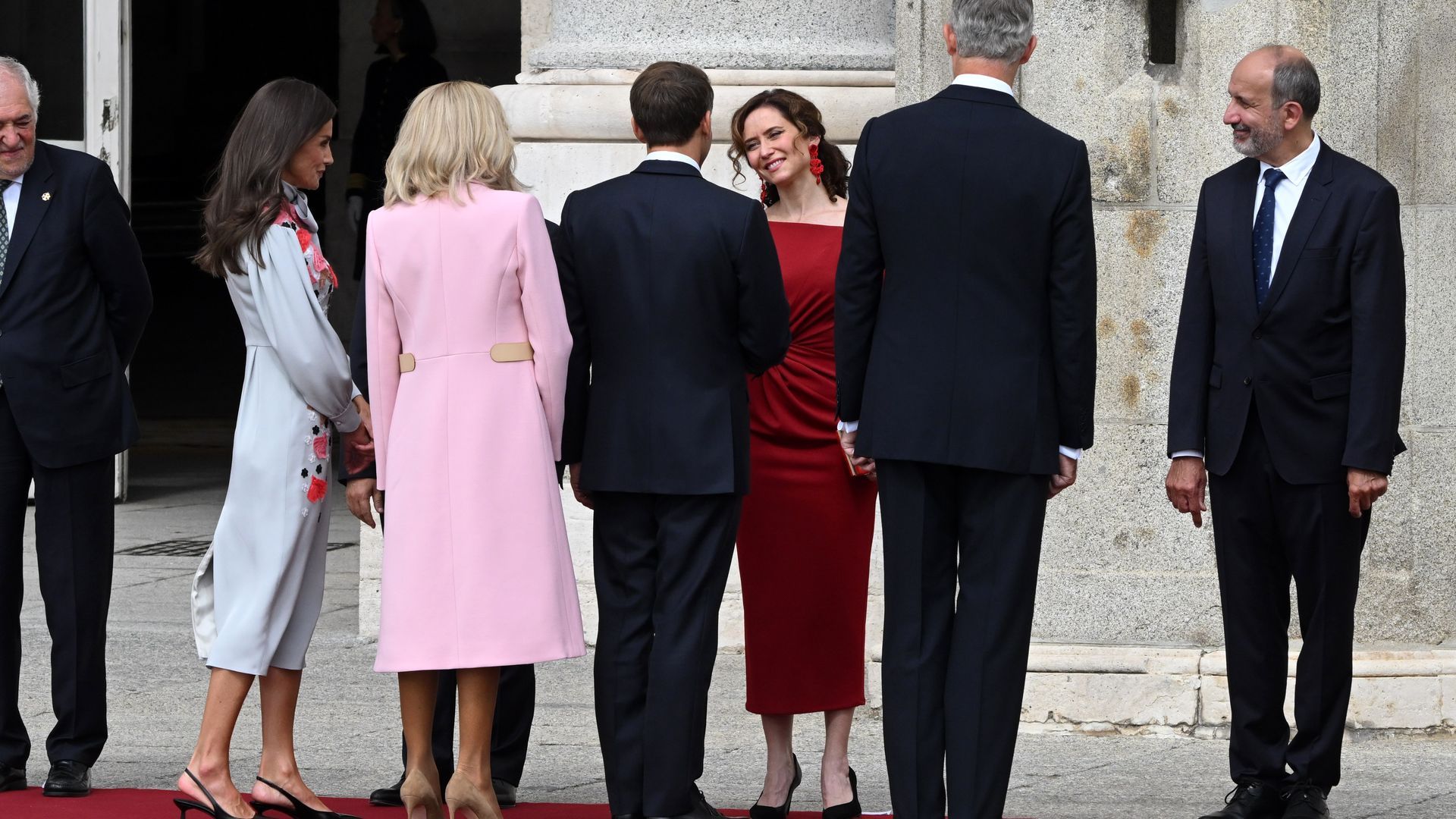 Letizia, Brigitte Macron, Emmanuel Macron, y el rey Felipe VI, con la presidenta Isabel Díaz Ayuso