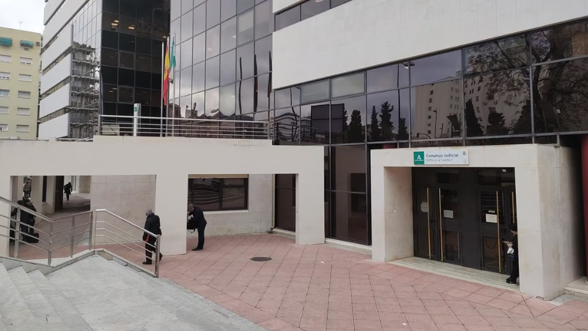 Nueve investigados en Granada por la muerte de una joven tras varias visitas a urgencias Nueve investigados en Granada por la muerte de una joven tras varias visitas a urgencias