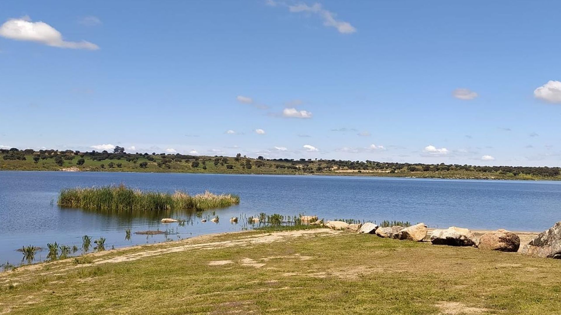 Un vecino denuncia ante la Fiscalía la contaminación del agua del embalse de El Viso en Córdoba: la concentración de amonio y fosfatos disparan los niveles rojos Un vecino denuncia ante la Fiscalía la contaminación del agua del embalse de El Viso en Córdoba: la concentración de amonio y fosfatos disparan los niveles rojos