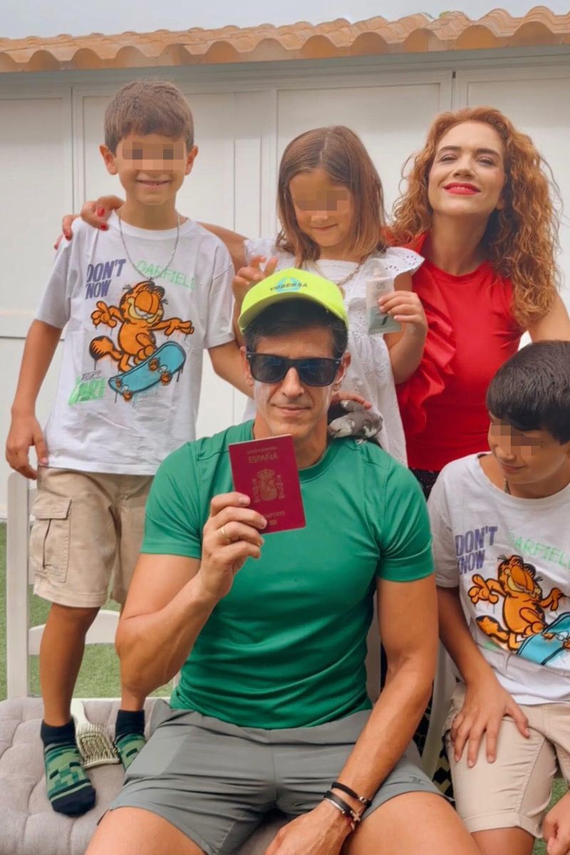 Víctor Janeiro, con sus tres hijos con Beatriz Trapote antes de irse a 'Supervivientes All Stars'