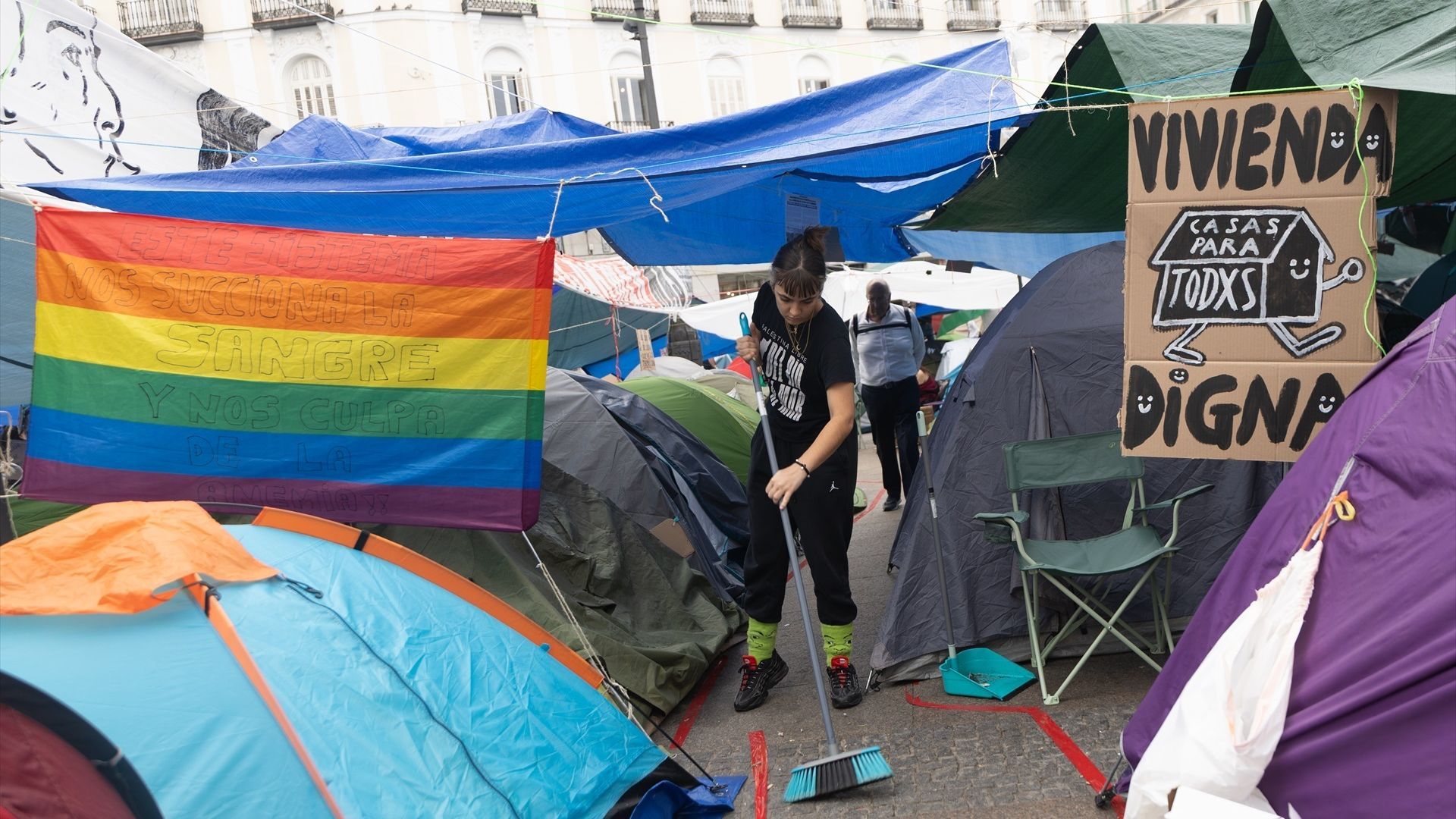 Los manifestantes de Sol resisten: "Aquí seguiremos hasta que se apruebe un decreto de verdad"