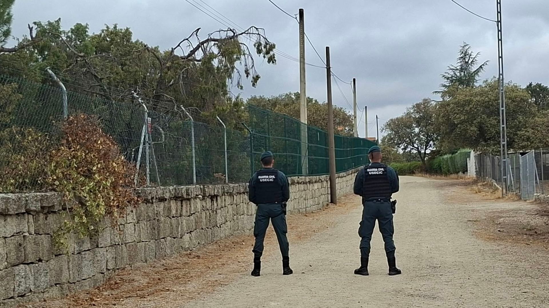 Agentes de la Guardia Civil junto a la finca de Galapagar donde una mujer de 80 años fue asesinada en mayo de 2026 Agentes de la Guardia Civil junto a la finca de Galapagar donde una mujer de 80 años fue asesinada en mayo de 2026