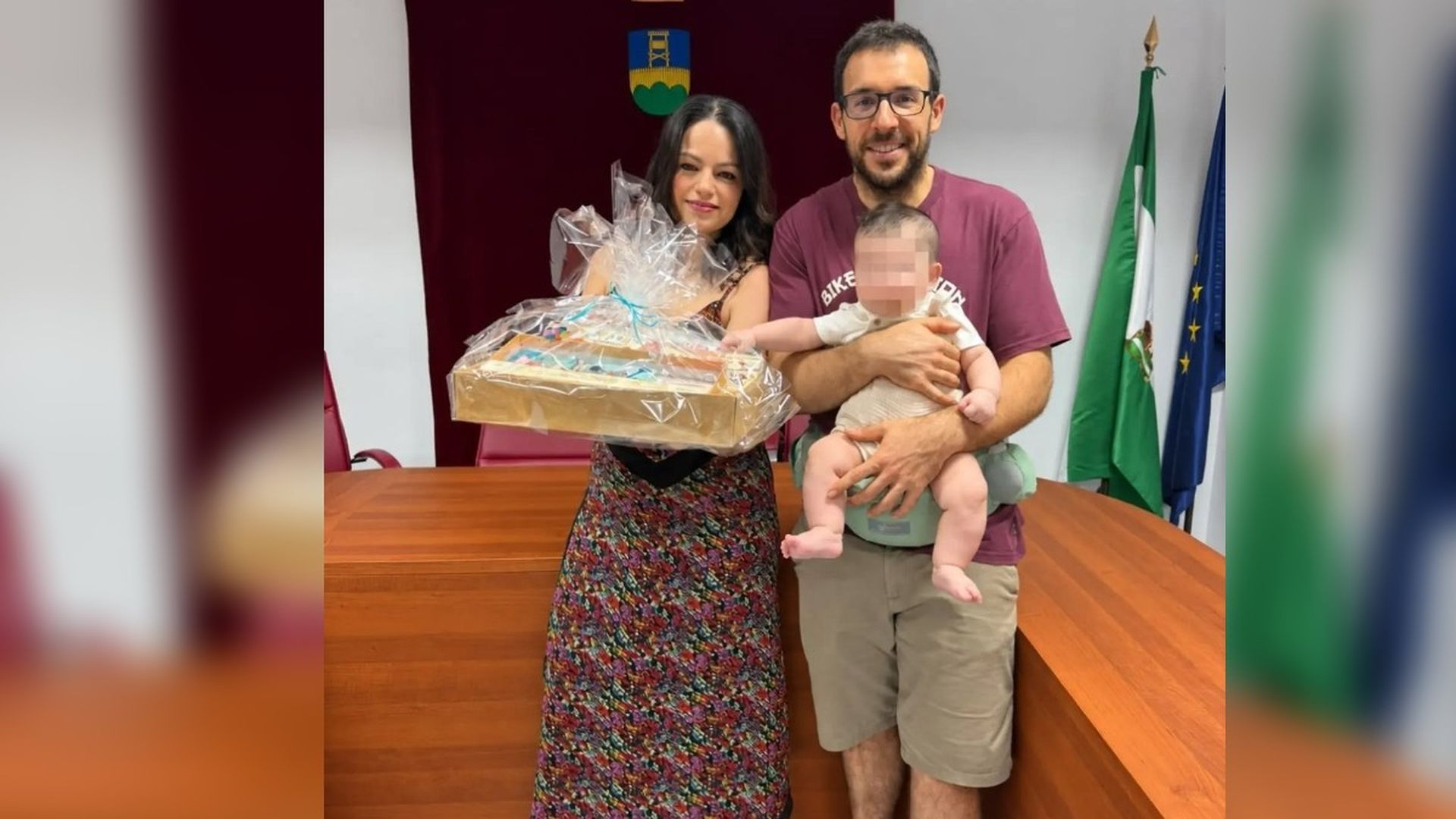 Castro de Filabres, un pueblo de la España vaciada de Almería, registra el nacimiento de un nuevo vecino tras 8 años: "Nos hizo una ilusión enorme" Castro de Filabres, un pueblo de la España vaciada de Almería, registra el nacimiento de un nuevo vecino tras 8 años: "Nos hizo una ilusión enorme"