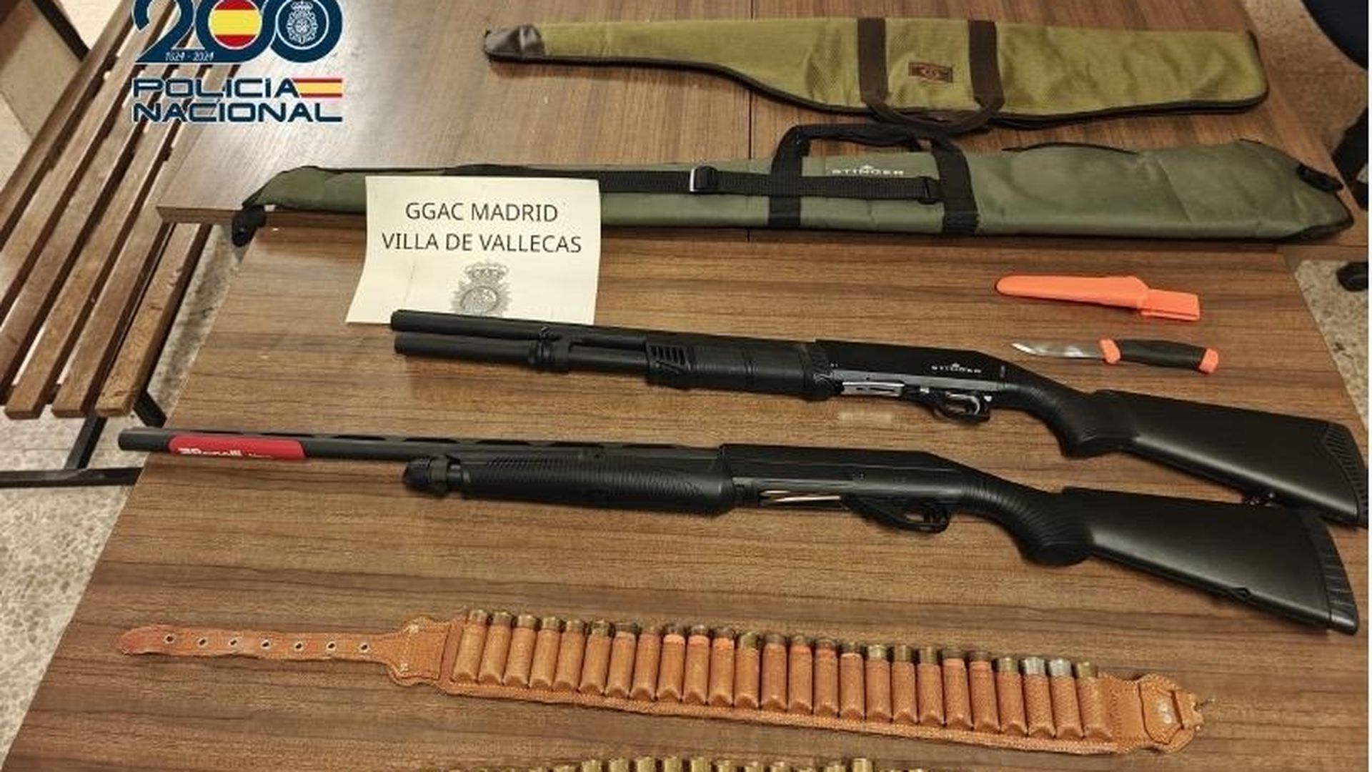 Detenido un varón con dos escopetas en su coche tras intentar escapar de la Policía Nacional Detenido un varón con dos escopetas en su coche tras intentar escapar de la Policía Nacional
