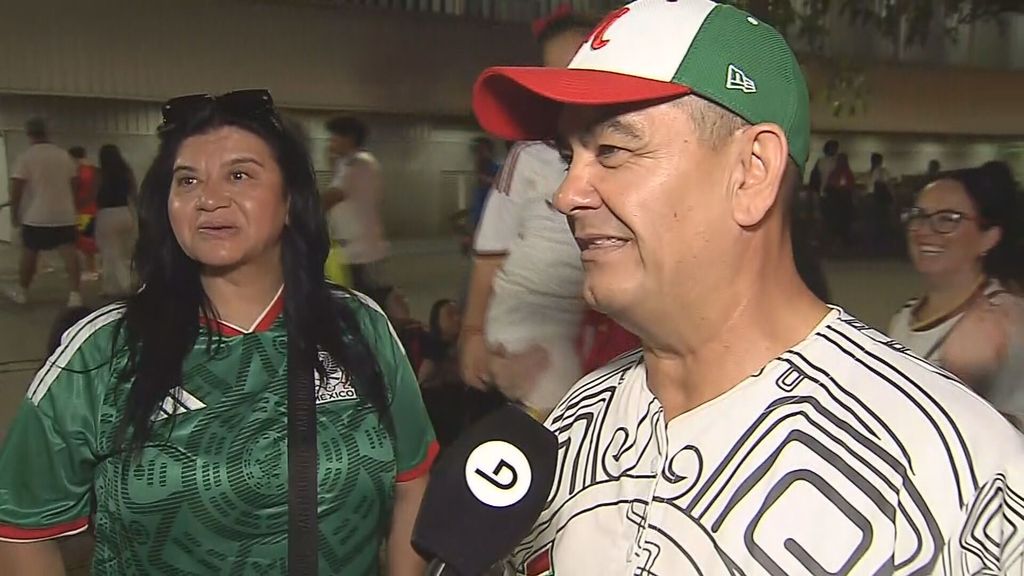 Un matrimonio mexicano cruza el charco sólo para ver a España en el Sánchez-Pizjuán y se queda sin poder entrar por un error