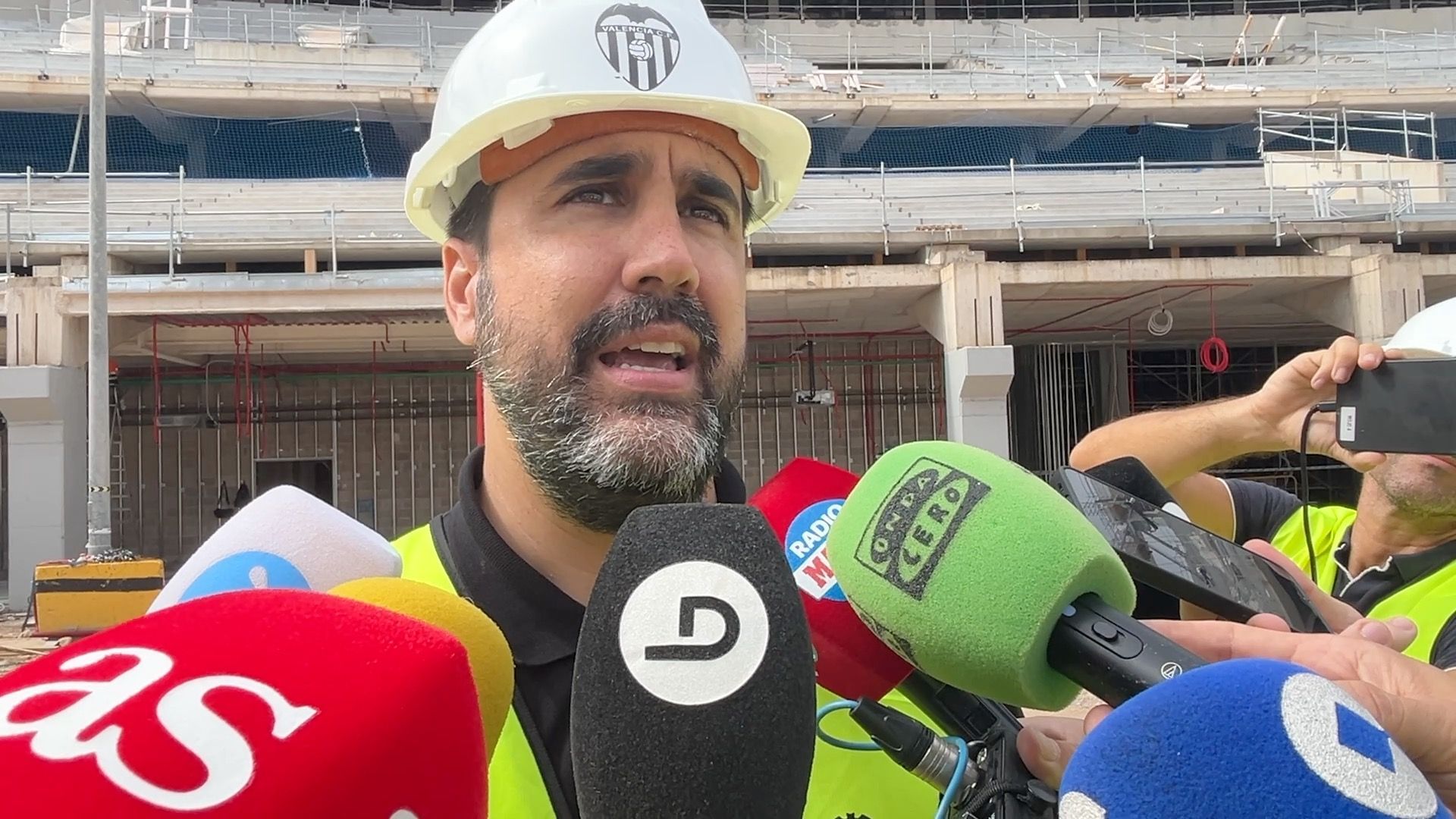 Javier Solís habla del Nou Mestalla, los precios de los abonos y la grada de animación