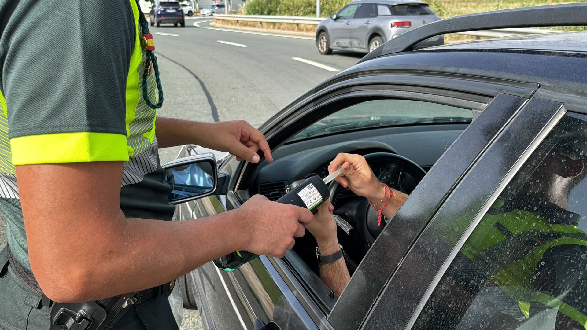 La Guardia Civil investiga dos veces en una misma tarde en La Rioja a un conductor por delitos de alcoholemia La Guardia Civil investiga dos veces en una misma tarde en La Rioja a un conductor por delitos de alcoholemia