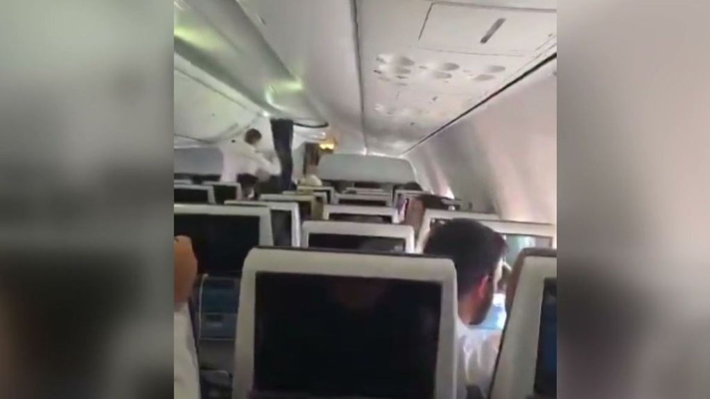 Los agónicos momentos a abordo de un avión de FlyDubai con destino a Israel mientras los pilotos se apuñalaban