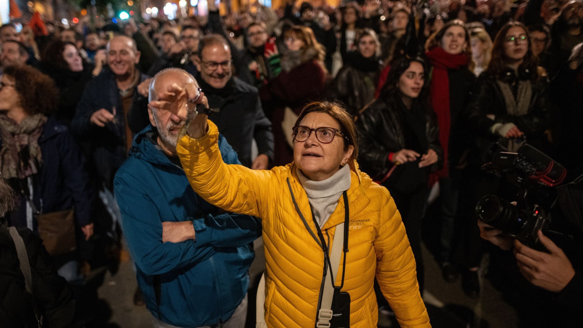 Última hora de las protestas por la vivienda| Convocan caceroladas frente y manifestaciones para "empujar hacia una huelga general" Última hora de las protestas por la vivienda| Convocan caceroladas frente y manifestaciones para "empujar hacia una huelga general"