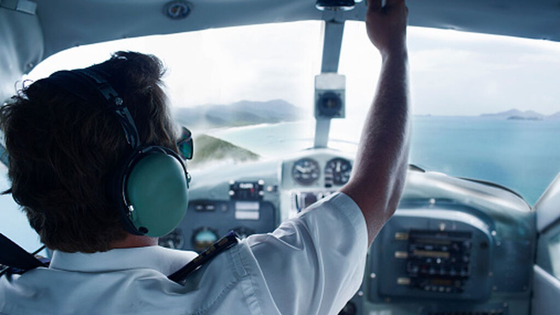 Un asistente de vuelo revela en TikTok qué significan los sonidos que se escuchan en los aviones durante los vuelos y hay uno que nunca querrá oír Un asistente de vuelo revela en TikTok qué significan los sonidos que se escuchan en los aviones durante los vuelos y hay uno que nunca querrá oír
