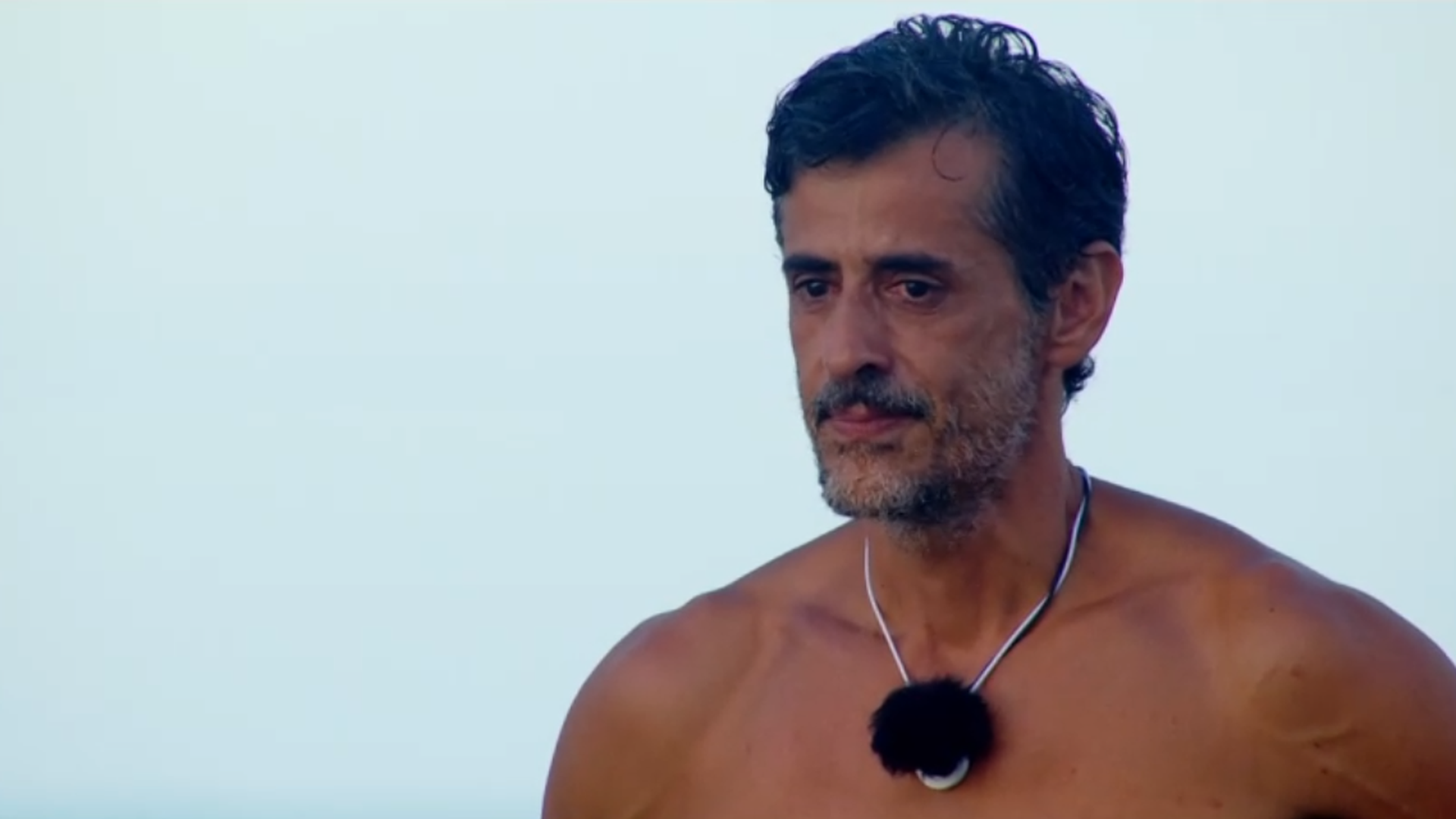 Víctor Janeiro se abre en el 'puente de las emociones' y, entre lágrimas, lanza una confesión sobre Belén Esteban: "Ganó muchísimo dinero a costa de mi hermano"
