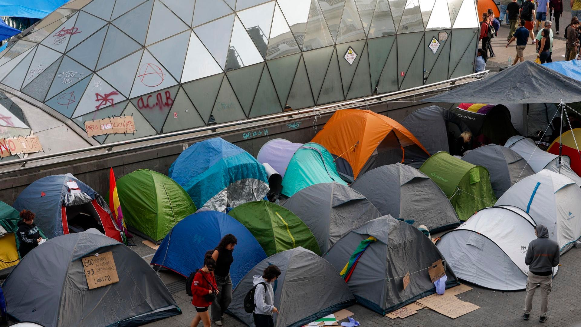Acampada en la Puerta del Sol como protesta contra la crisis de vivienda Acampada en la Puerta del Sol como protesta contra la crisis de vivienda