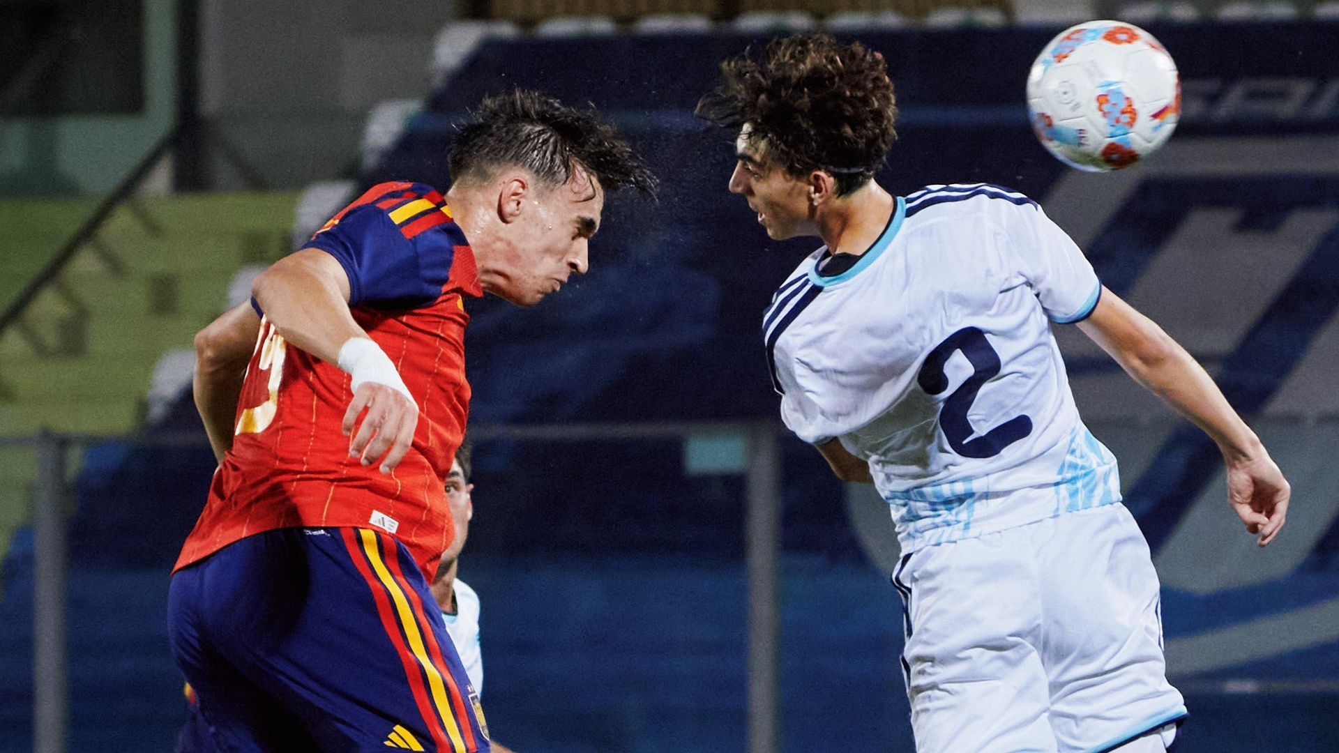 Carlos Espí rematando en uno de los goles contra San Marino Carlos Espí rematando en uno de los goles contra San Marino