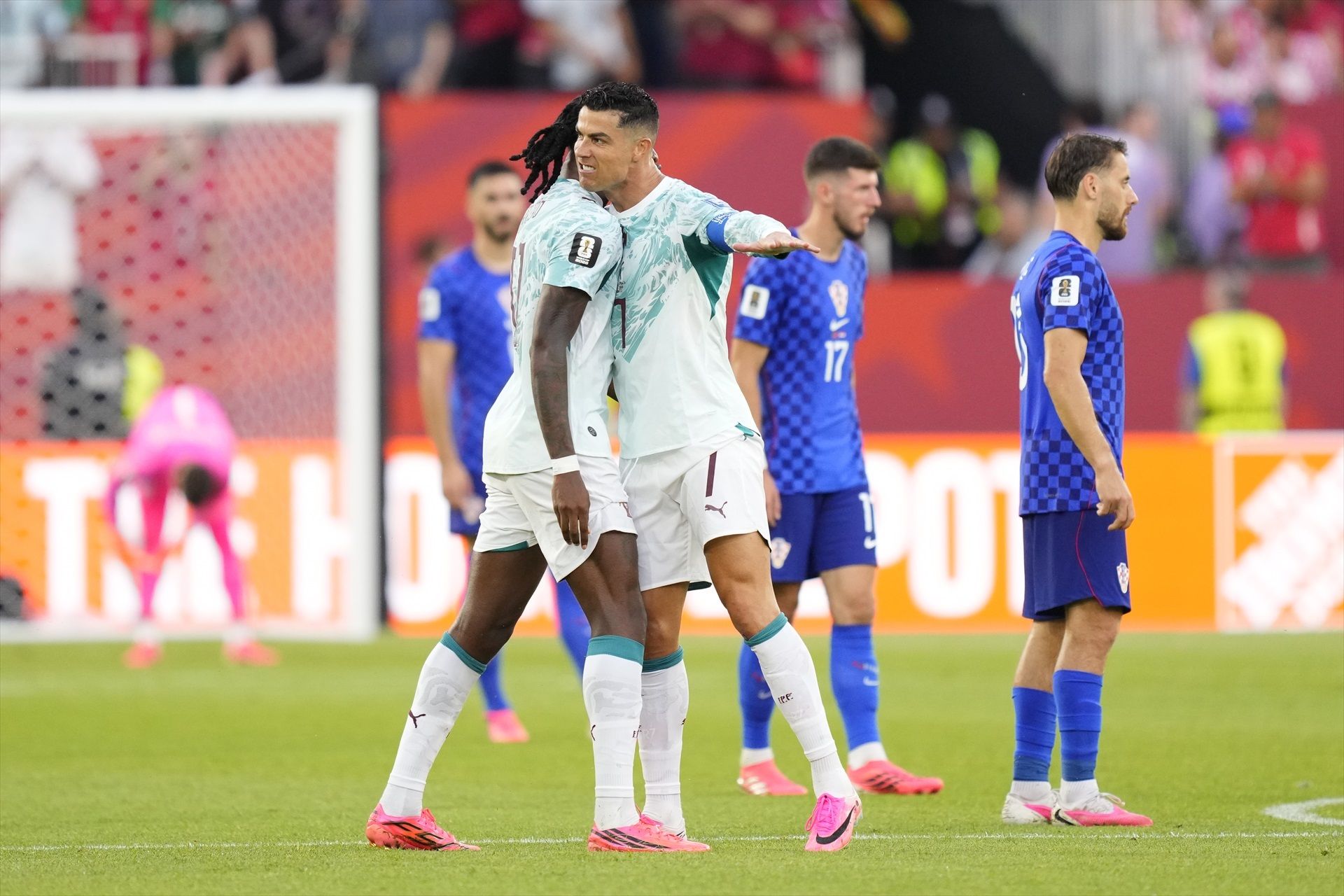 Cristiano Ronaldo y Rafael Leao celebrando un gol durante un partido de Portugal en el Mundial 2026