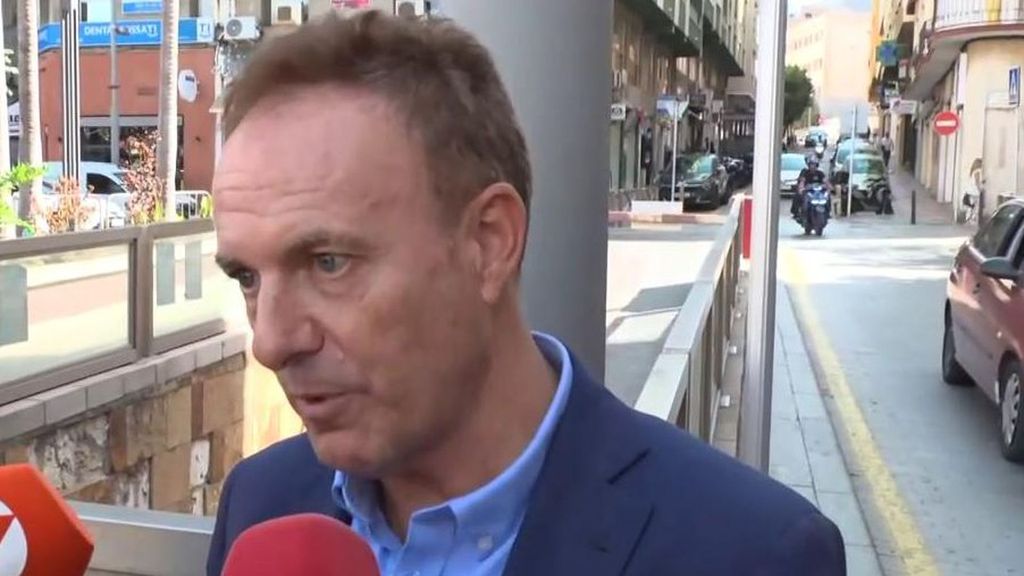 David de la Encina, nuevo delegado del Gobierno en Ceuta, abraza a las vecinas de: “Vamos a volver a la normalidad”