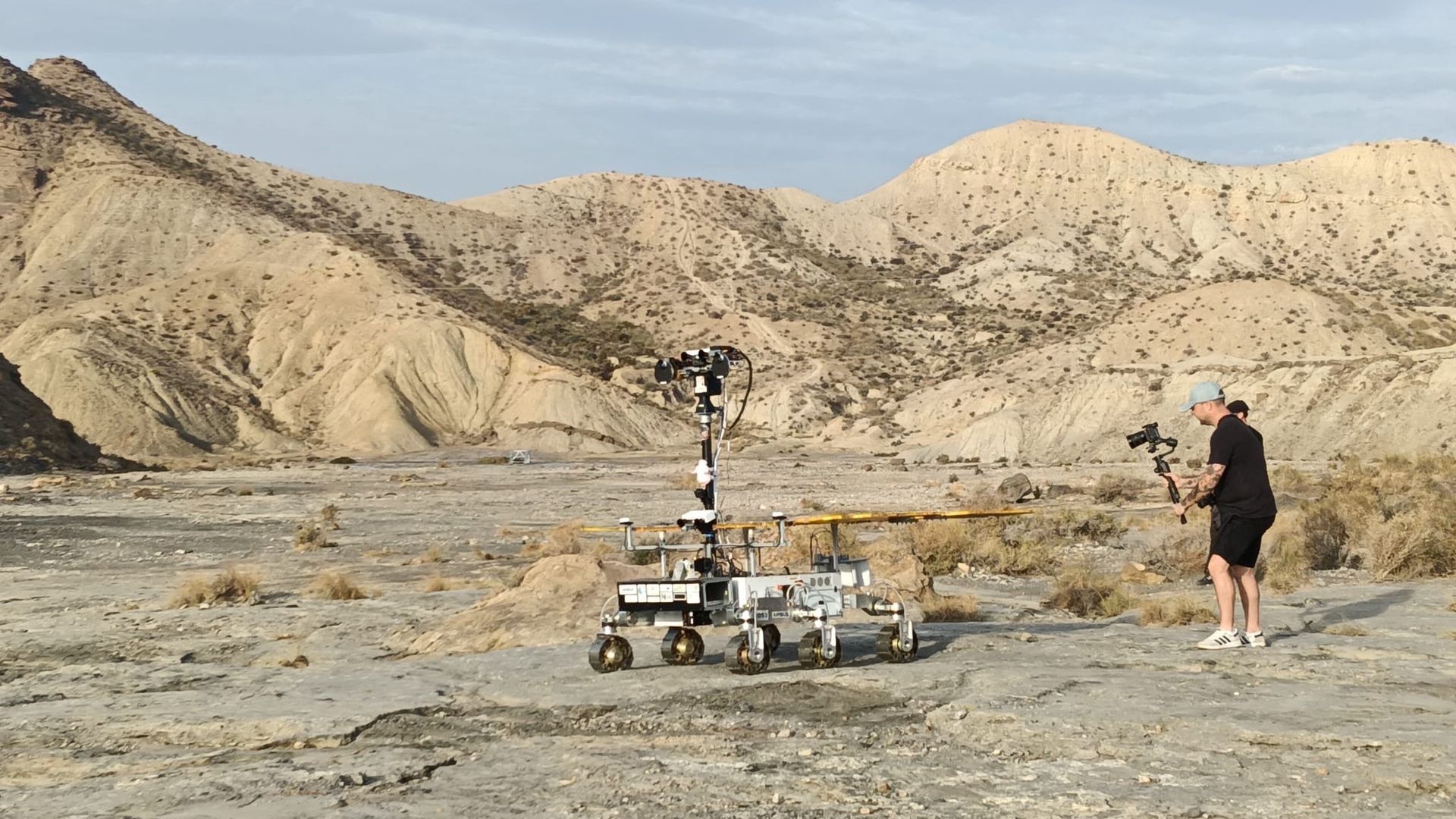 De Almería al espacio: la Agencia Espacial Europea ensaya en el desierto de Tabernas el rover que buscará vida bajo el suelo de Marte De Almería al espacio: la Agencia Espacial Europea ensaya en el desierto de Tabernas el rover que buscará vida bajo el suelo de Marte