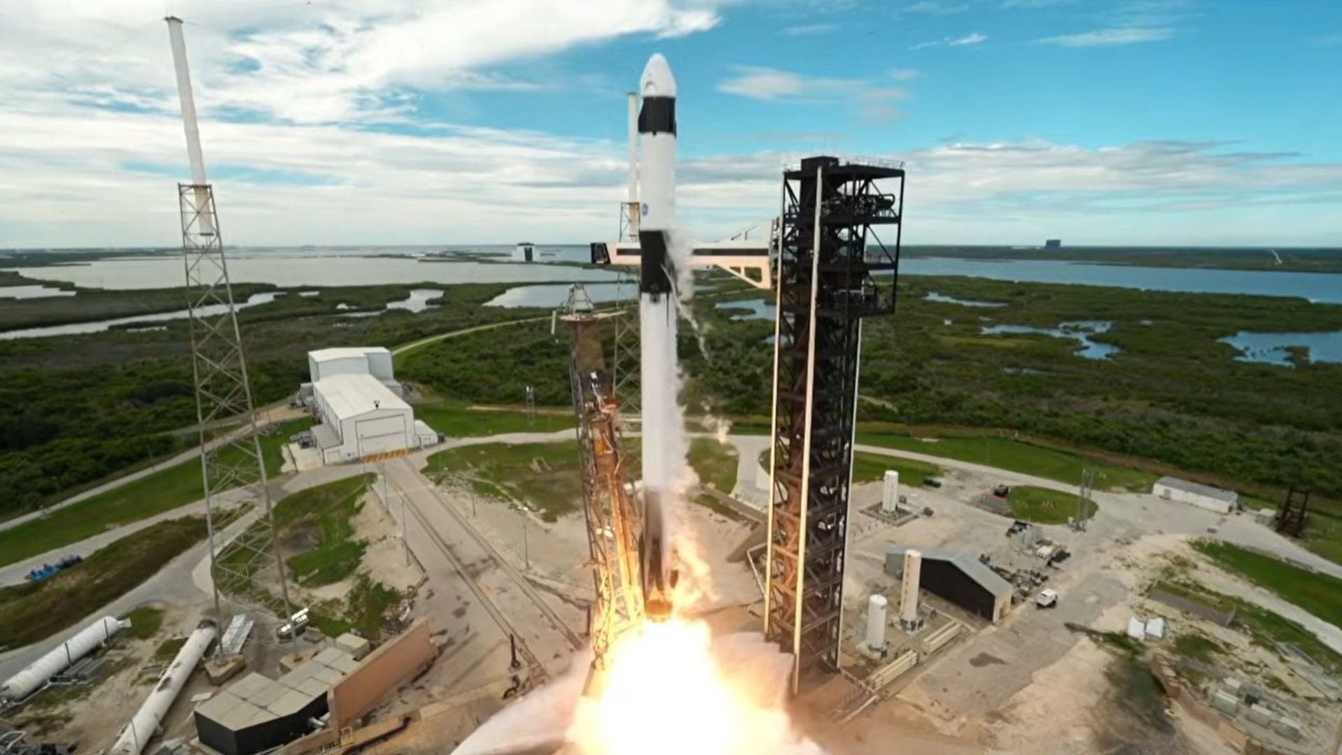 Despega con éxito la nave espacial Dragon de SpaceX que llevará a los astronautas de la Crew 13 a la Estación Espacial Despega con éxito la nave espacial Dragon de SpaceX que llevará a los astronautas de la Crew 13 a la Estación Espacial