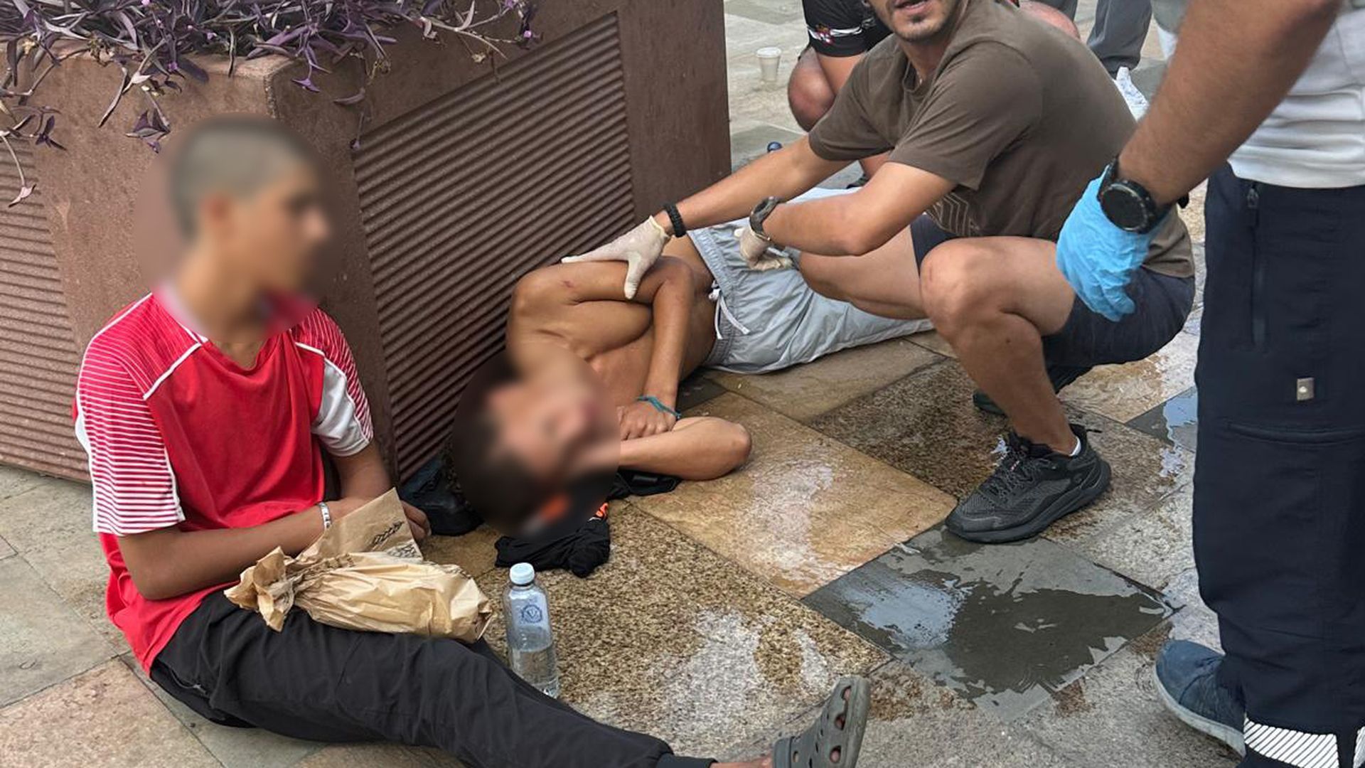 Dos menores migrantes apuñalados durante una reyerta en el centro de Ceuta Dos menores migrantes apuñalados durante una reyerta en el centro de Ceuta