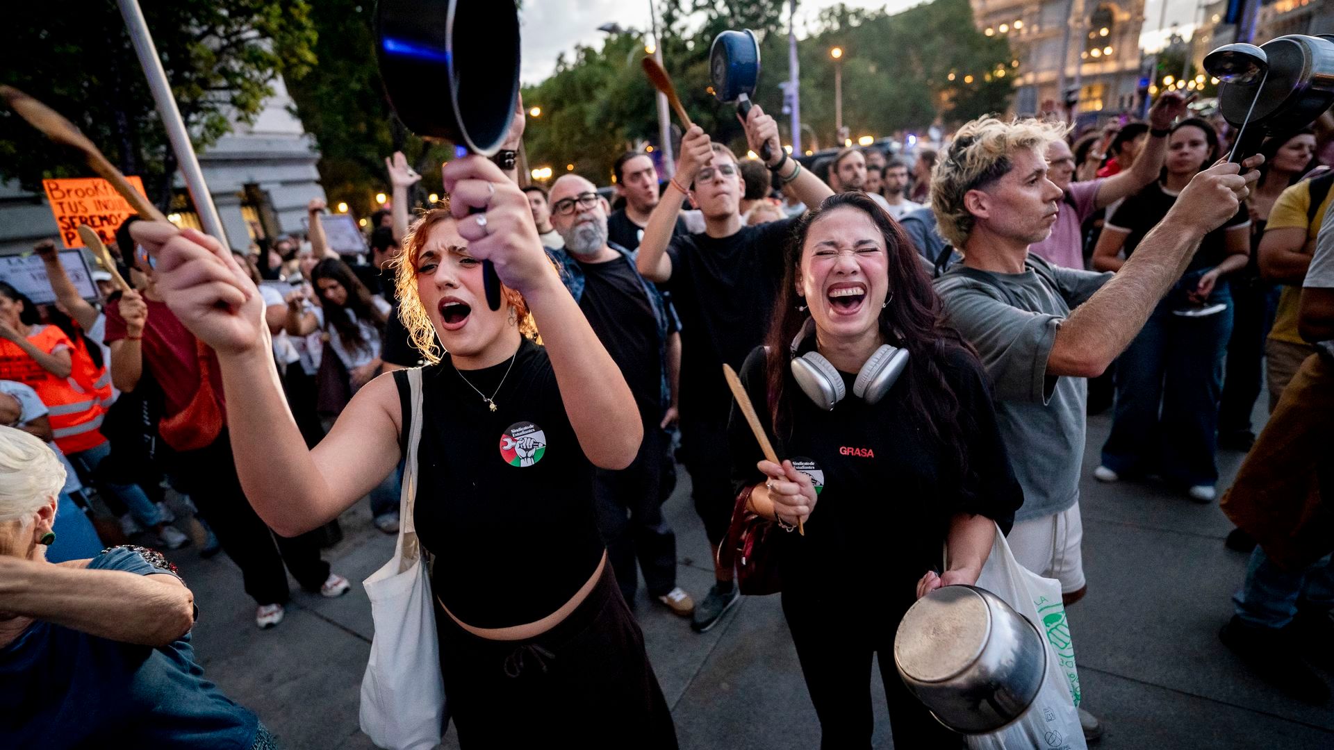 El Sindicato de Inquilinas llama a manifestarse frente al Congreso durante el pleno: "La acampada ha sido un medio, esto evolucionará" El Sindicato de Inquilinas llama a manifestarse frente al Congreso durante el pleno: "La acampada ha sido un medio, esto evolucionará"