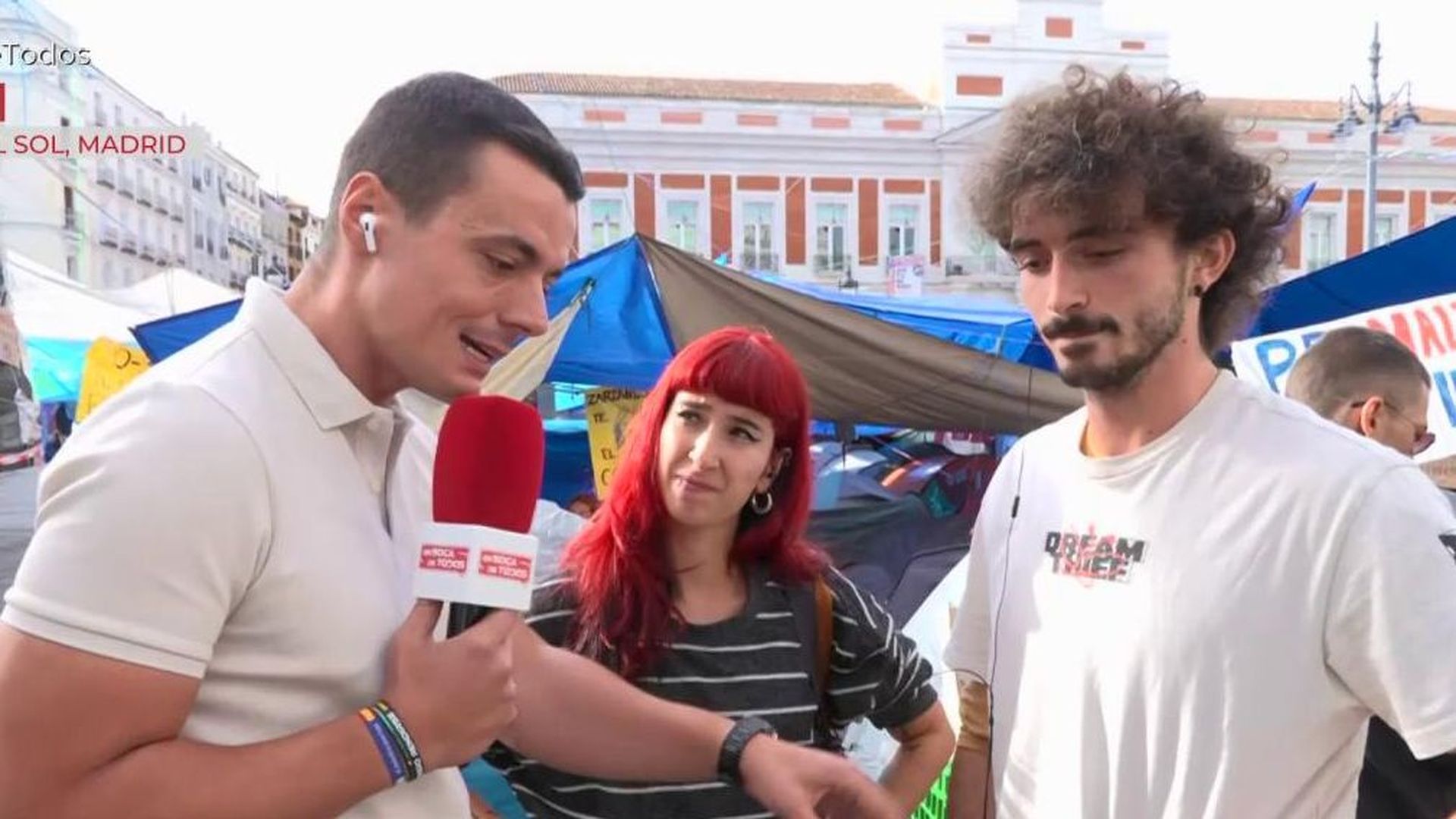Inés y Hugo, acampados en Sol: “No se tolera ningún tipo de palo, arma o actitud violenta en toda la acampada”