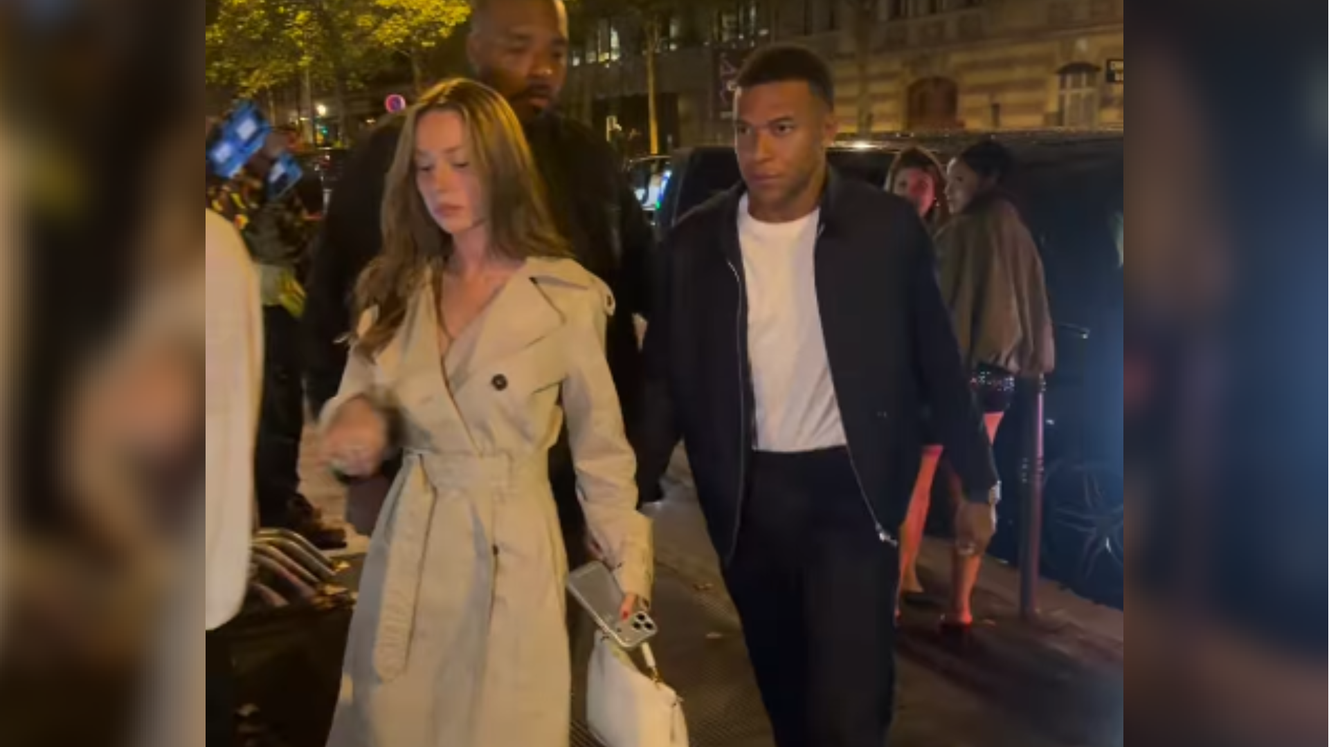 Kylian Mbappé y Ester Expósito, en París Kylian Mbappé y Ester Expósito, en París