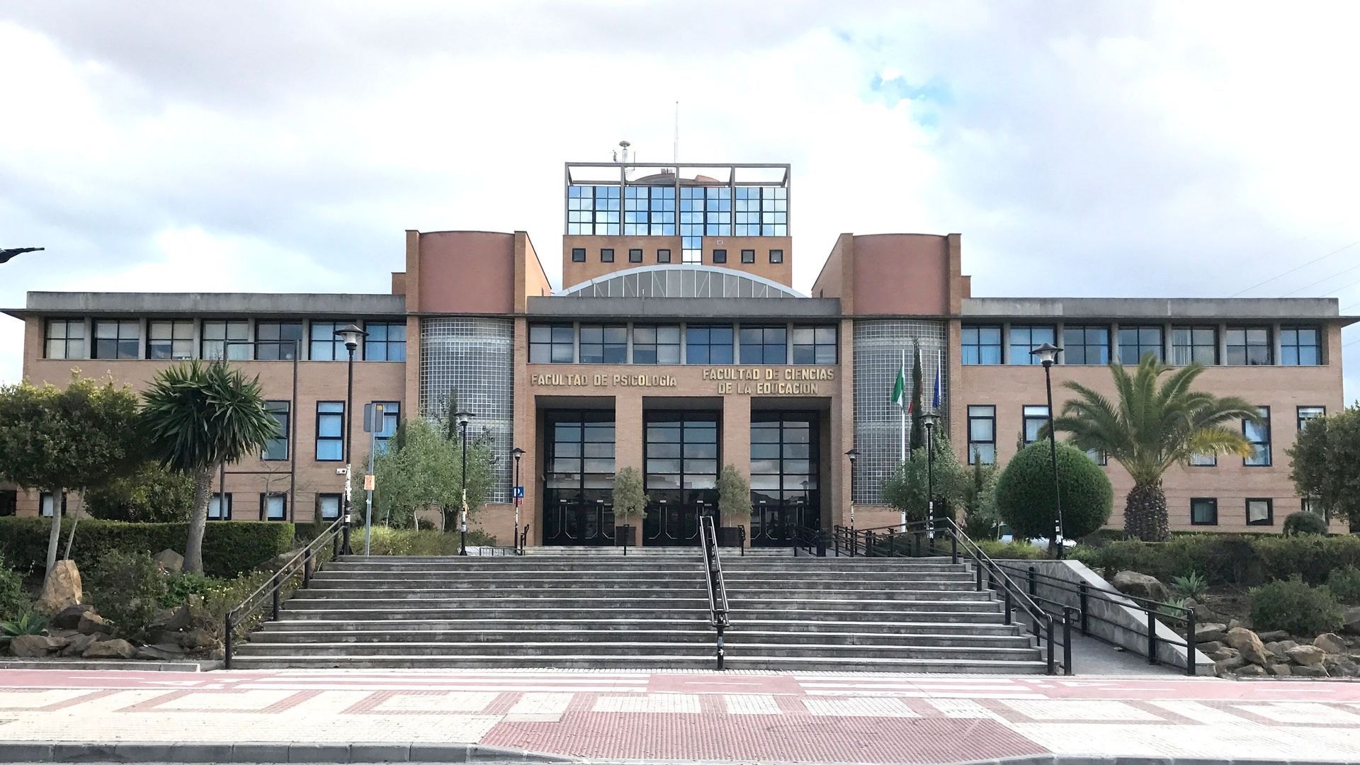 La Universidad de Málaga crea su propio 'BlaBlaCar' para compartir coche entre estudiantes y personal universitario La Universidad de Málaga crea su propio 'BlaBlaCar' para compartir coche entre estudiantes y personal universitario