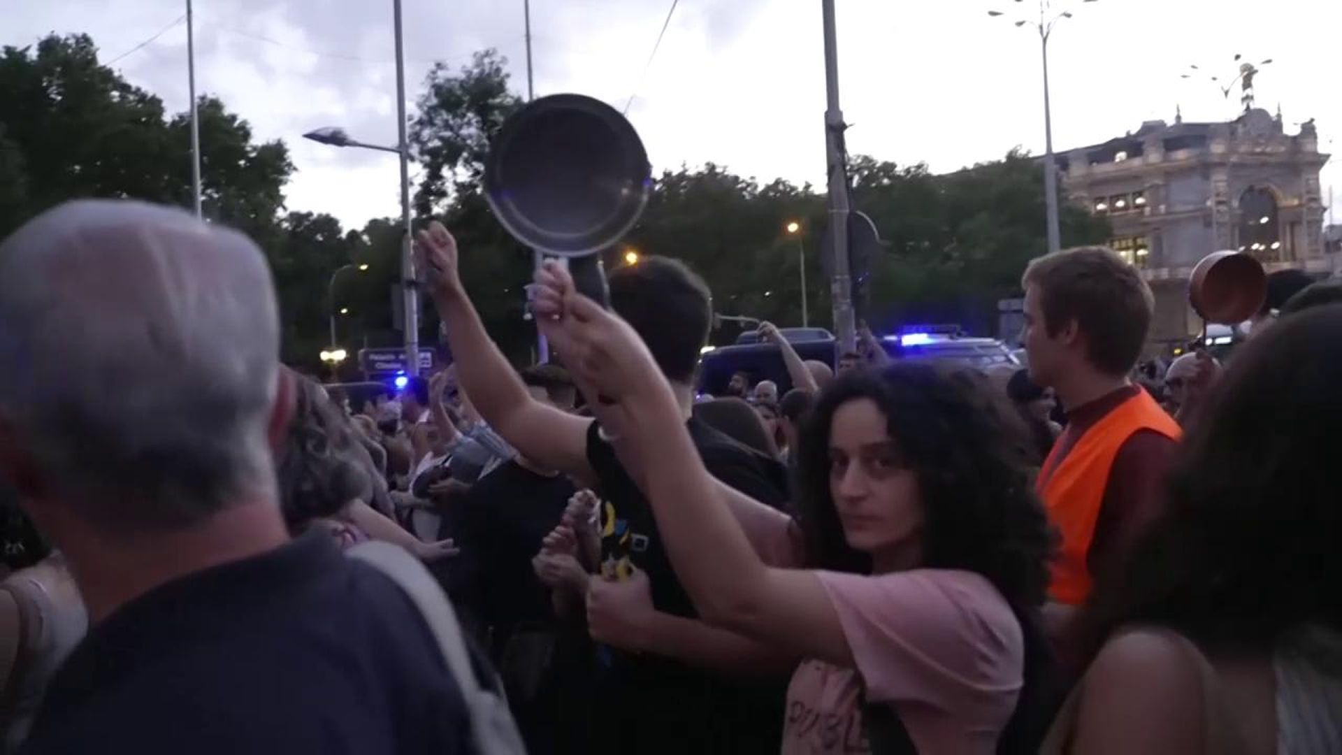 Las primeras caceroladas suenan en Madrid: cientos de manifestantes piden ser escuchados