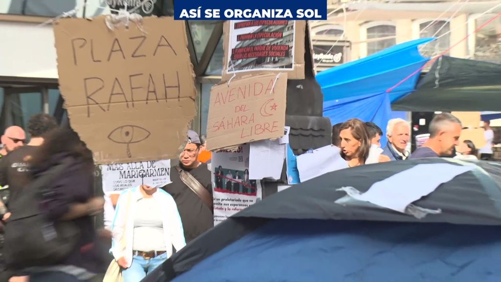 Los manifestantes no para de llegar al campamento de la Puerta del Sol: "Es lo más cercano a vivir en un piso en el centro"