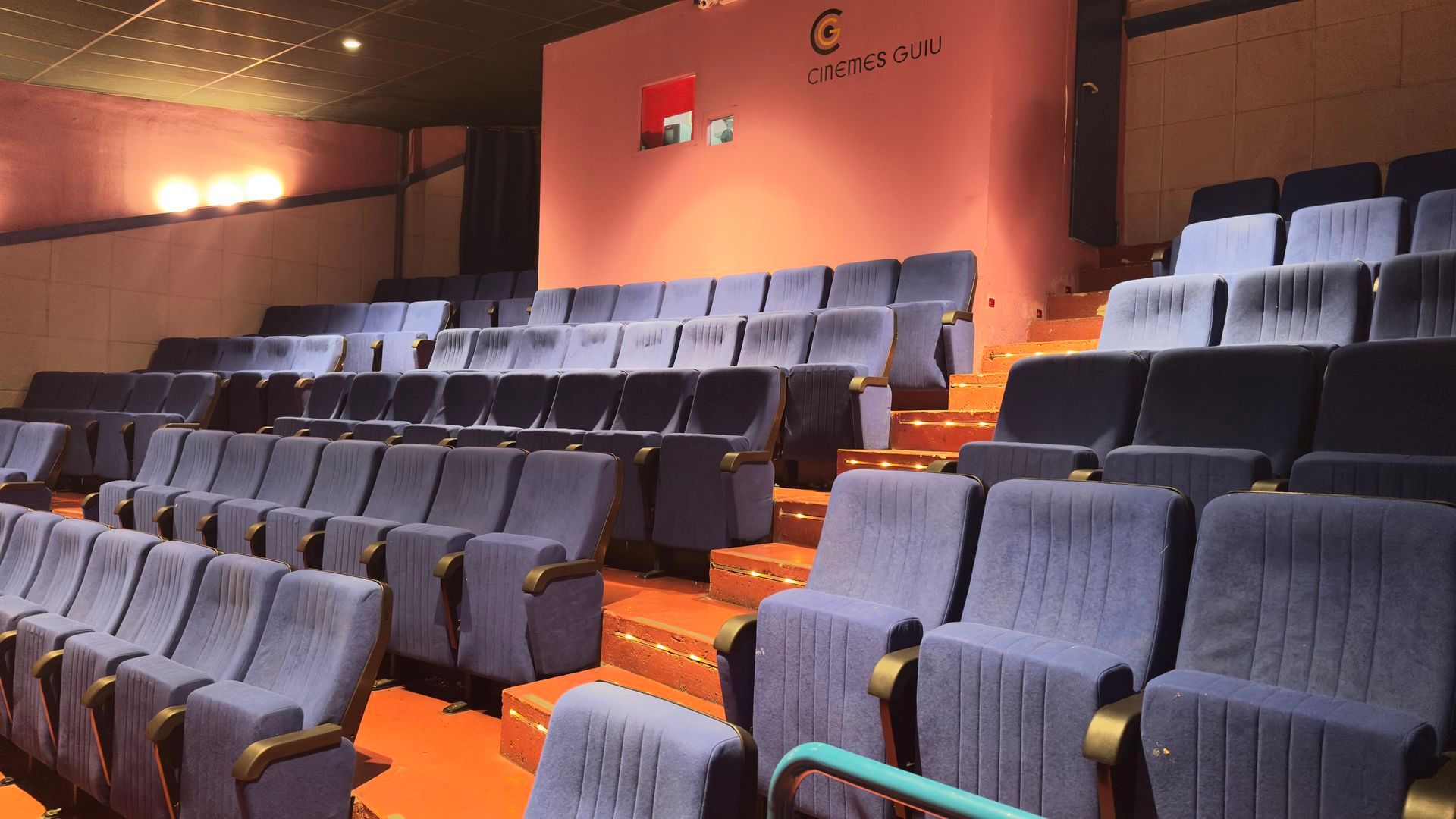 El complejo Guiu cuenta con dos salas de cine El complejo Guiu cuenta con dos salas de cine
