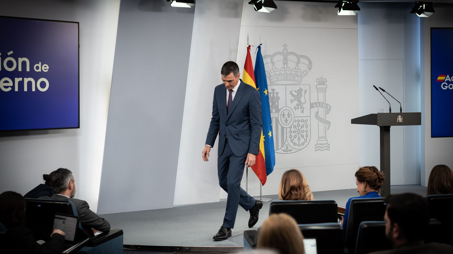 El presidente del Gobierno, Pedro Sánchez, tras una comparecencia ante los medios, en el Palacio de la Moncloa El presidente del Gobierno, Pedro Sánchez, tras una comparecencia ante los medios, en el Palacio de la Moncloa