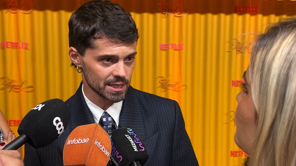 Javier Morgade desvela qué le dijo Raphael antes de interpretarle en su serie: “Estaba muy de acuerdo”