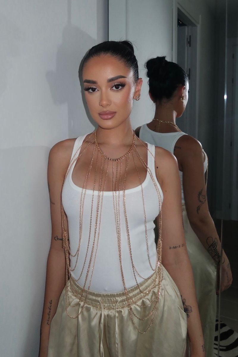 Julia 'Juls' Janeiro