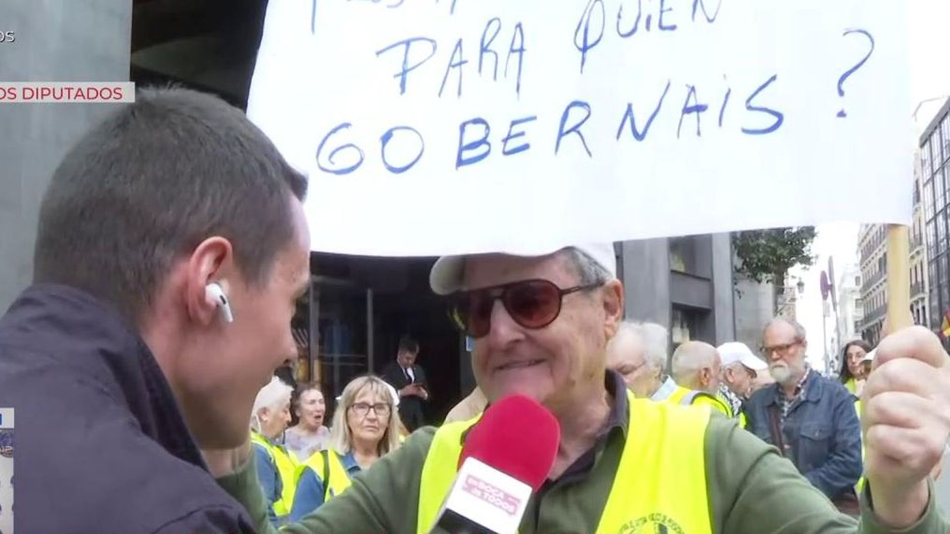 Los jubilados cantan contra los partidos de derechas frente al gobierno: “No vamos a parar hasta llevar a Ayuso a Soto del Real”
