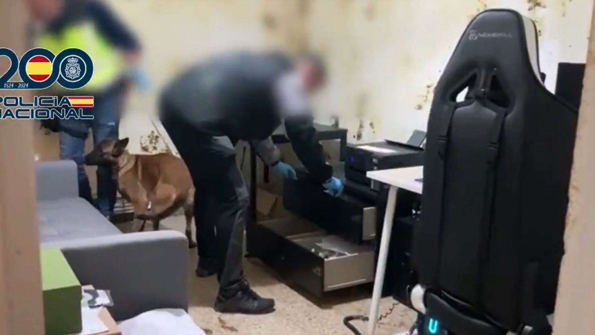 Los Mossos registran dos viviendas y un local relacionados con el tiroteo en Terrassa Los Mossos registran dos viviendas y un local relacionados con el tiroteo en Terrassa